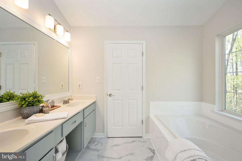 11212 PIEDMONT LANDING DR, FREDERICKSBURG, Virginia 22407, 4 Bedrooms Bedrooms, ,3 BathroomsBathrooms,Residential,11212 PIEDMONT LANDING DR,VASP2040458 MLS # VASP2040458