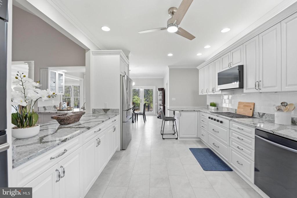 11406 STONEWALL JACKSON DR, SPOTSYLVANIA, Virginia 22551, 5 Bedrooms Bedrooms, ,4 BathroomsBathrooms,Residential,11406 STONEWALL JACKSON DR,VASP2040478 MLS # VASP2040478