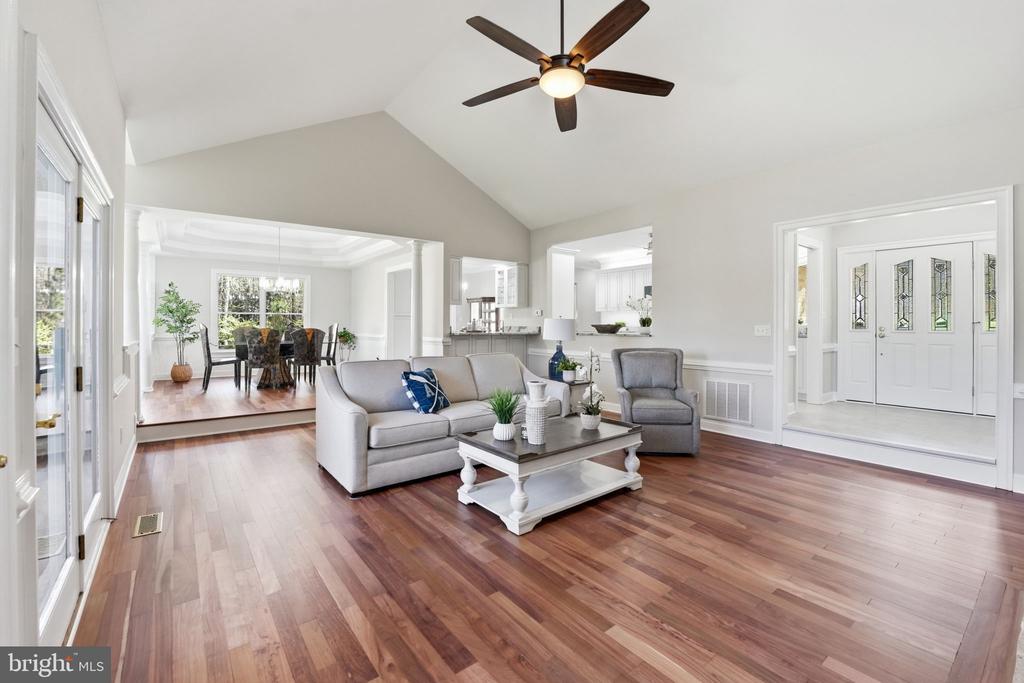 11406 STONEWALL JACKSON DR, SPOTSYLVANIA, Virginia 22551, 5 Bedrooms Bedrooms, ,4 BathroomsBathrooms,Residential,11406 STONEWALL JACKSON DR,VASP2040478 MLS # VASP2040478