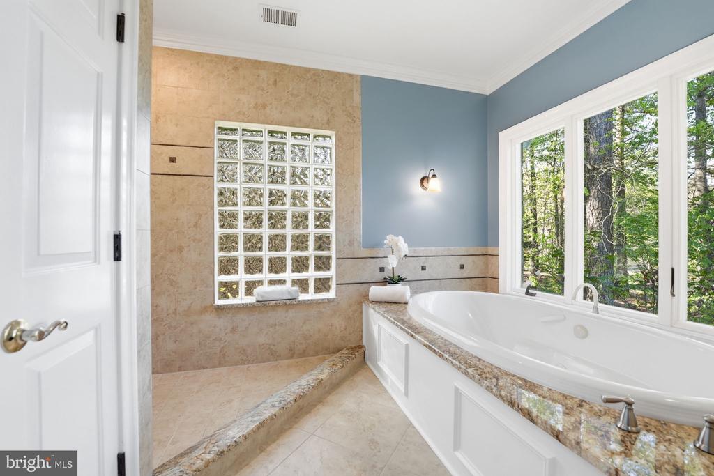 11406 STONEWALL JACKSON DR, SPOTSYLVANIA, Virginia 22551, 5 Bedrooms Bedrooms, ,4 BathroomsBathrooms,Residential,11406 STONEWALL JACKSON DR,VASP2040478 MLS # VASP2040478