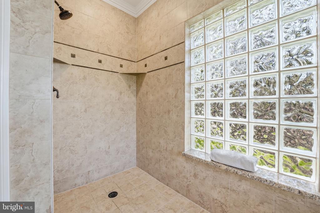 11406 STONEWALL JACKSON DR, SPOTSYLVANIA, Virginia 22551, 5 Bedrooms Bedrooms, ,4 BathroomsBathrooms,Residential,11406 STONEWALL JACKSON DR,VASP2040478 MLS # VASP2040478