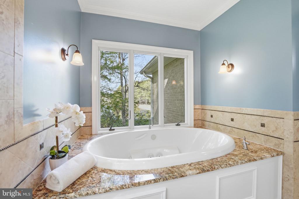 11406 STONEWALL JACKSON DR, SPOTSYLVANIA, Virginia 22551, 5 Bedrooms Bedrooms, ,4 BathroomsBathrooms,Residential,11406 STONEWALL JACKSON DR,VASP2040478 MLS # VASP2040478