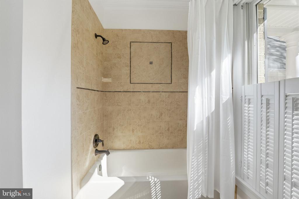 11406 STONEWALL JACKSON DR, SPOTSYLVANIA, Virginia 22551, 5 Bedrooms Bedrooms, ,4 BathroomsBathrooms,Residential,11406 STONEWALL JACKSON DR,VASP2040478 MLS # VASP2040478