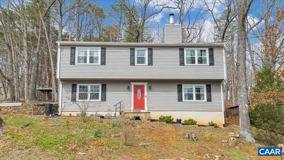 1512 GLENWOOD CIR, ROANOKE, Virginia 24014, 4 Bedrooms Bedrooms, ,2 BathroomsBathrooms,Residential,R onto Garden City SE, L onto Mabry Ave, L Ventnor,1512 GLENWOOD CIR,674669 MLS # 674669