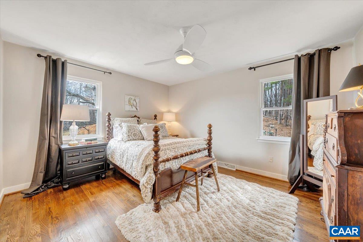 1512 GLENWOOD CIR, ROANOKE, Virginia 24014, 4 Bedrooms Bedrooms, ,2 BathroomsBathrooms,Residential,R onto Garden City SE, L onto Mabry Ave, L Ventnor,1512 GLENWOOD CIR,674669 MLS # 674669