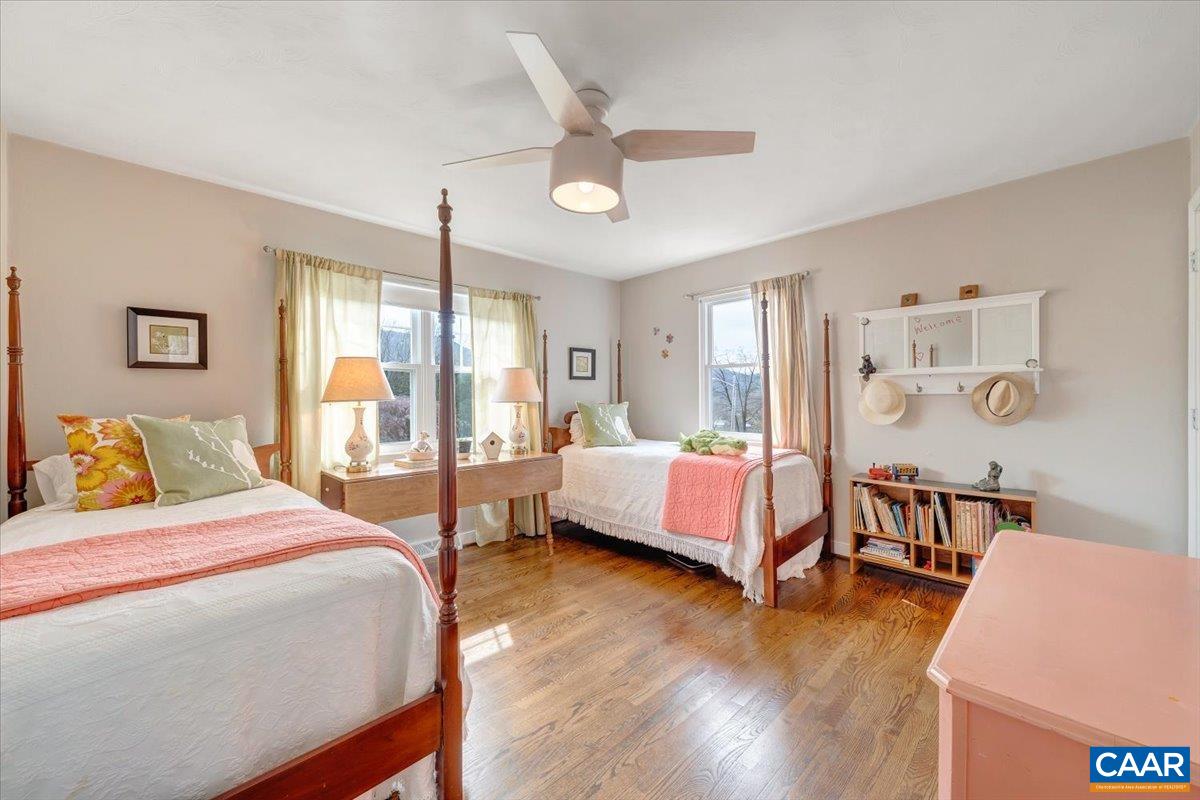 1512 GLENWOOD CIR, ROANOKE, Virginia 24014, 4 Bedrooms Bedrooms, ,2 BathroomsBathrooms,Residential,R onto Garden City SE, L onto Mabry Ave, L Ventnor,1512 GLENWOOD CIR,674669 MLS # 674669