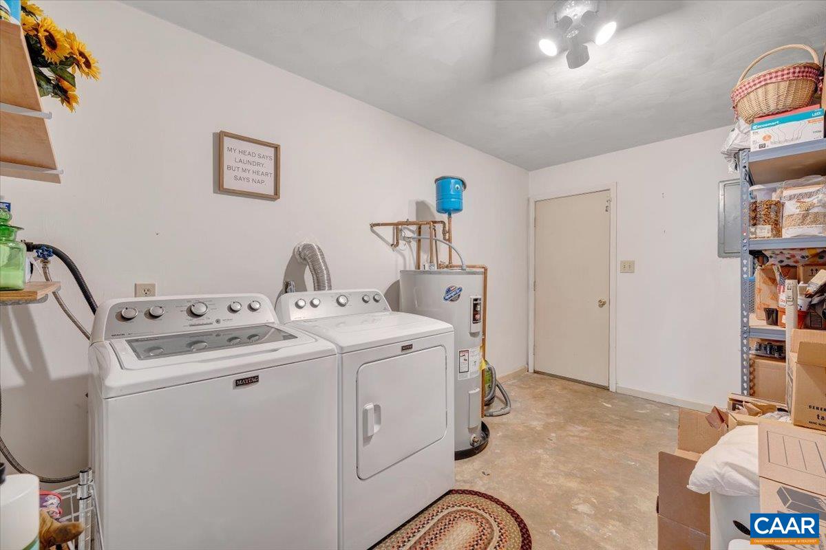 1512 GLENWOOD CIR, ROANOKE, Virginia 24014, 4 Bedrooms Bedrooms, ,2 BathroomsBathrooms,Residential,R onto Garden City SE, L onto Mabry Ave, L Ventnor,1512 GLENWOOD CIR,674669 MLS # 674669