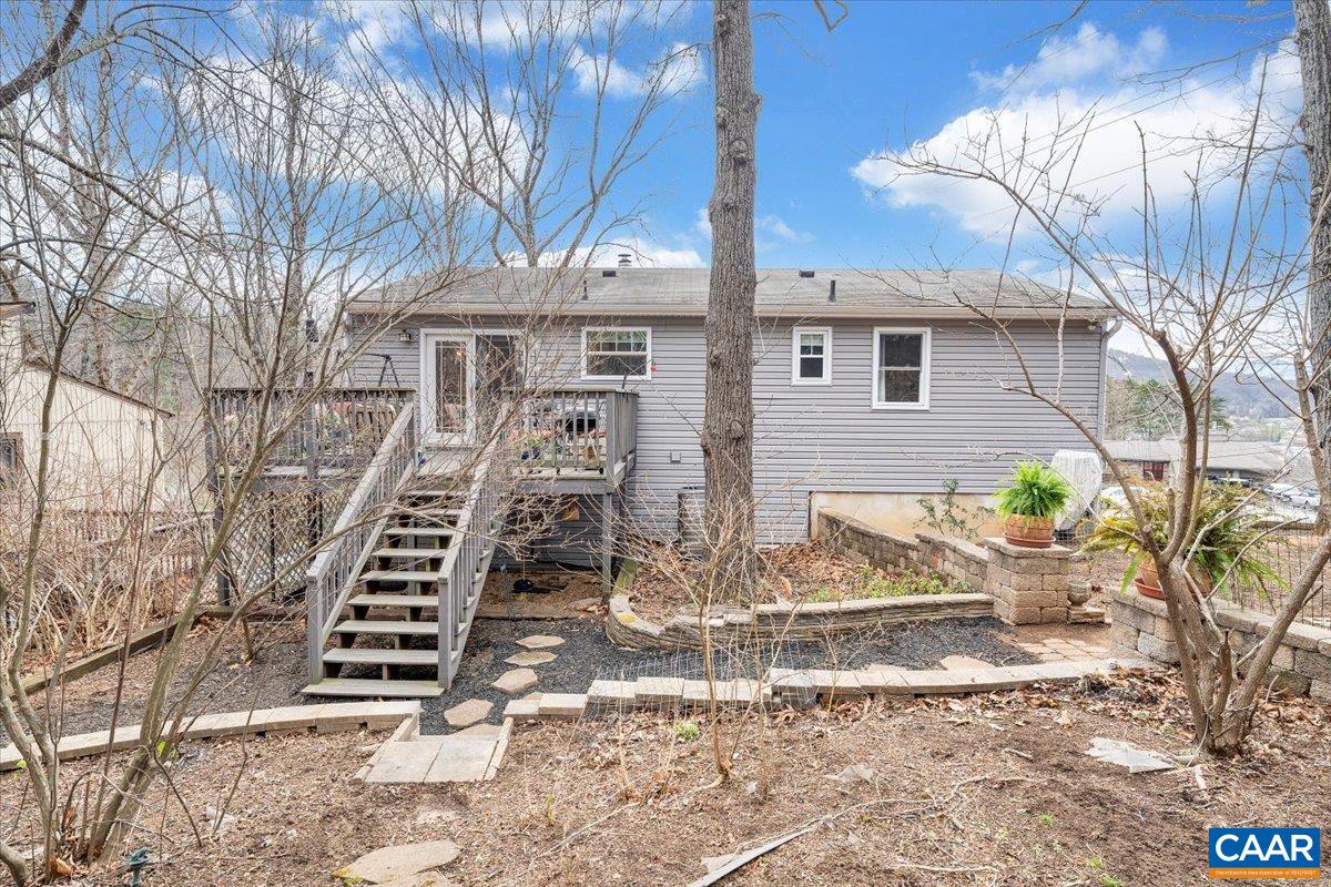 1512 GLENWOOD CIR, ROANOKE, Virginia 24014, 4 Bedrooms Bedrooms, ,2 BathroomsBathrooms,Residential,R onto Garden City SE, L onto Mabry Ave, L Ventnor,1512 GLENWOOD CIR,674669 MLS # 674669