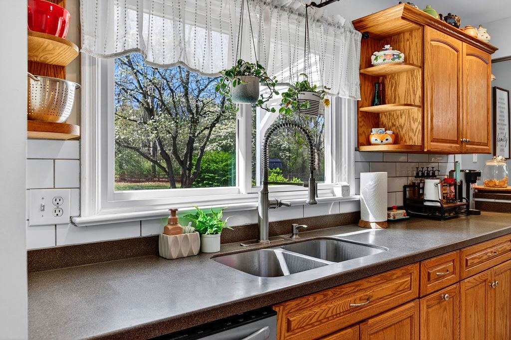 153 THOROFARE RD, CRIMORA, Virginia 24431, 3 Bedrooms Bedrooms, ,2 BathroomsBathrooms,Residential,153 THOROFARE RD,675579 MLS # 675579