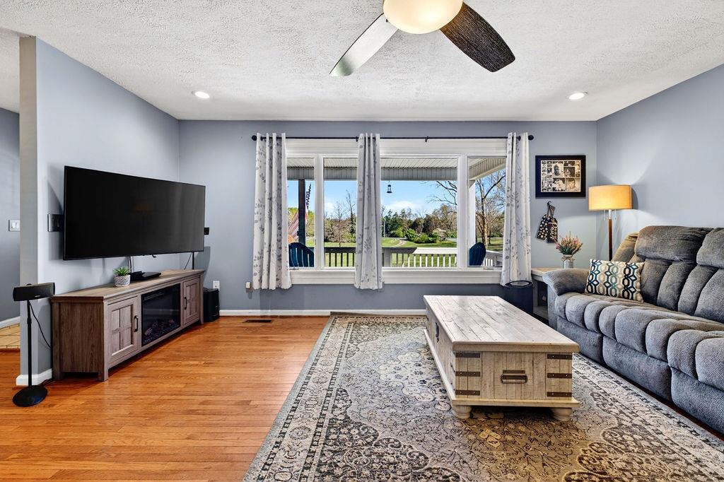 153 THOROFARE RD, CRIMORA, Virginia 24431, 3 Bedrooms Bedrooms, ,2 BathroomsBathrooms,Residential,153 THOROFARE RD,675579 MLS # 675579