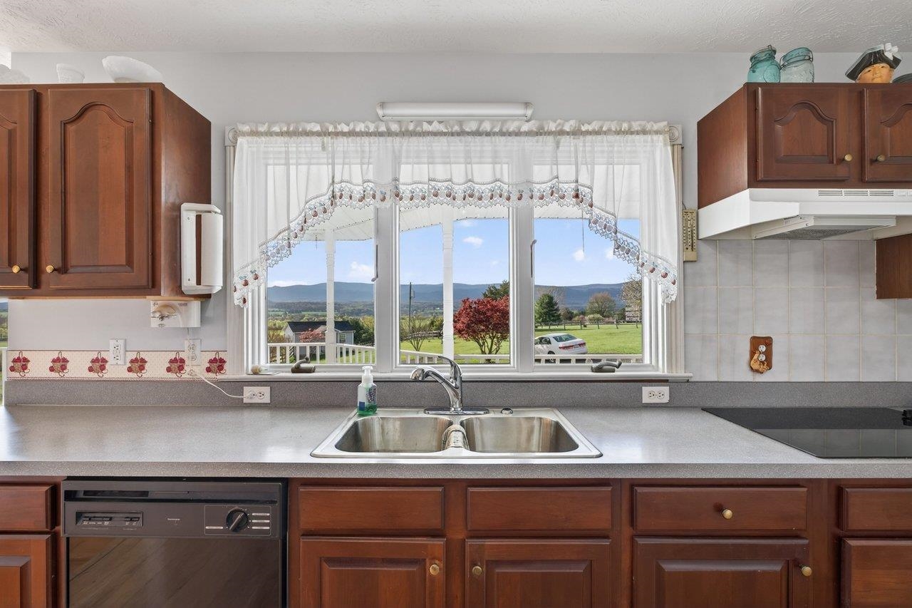 2395 NORTH EAST SIDE HWY, ELKTON, Virginia 22827, 4 Bedrooms Bedrooms, ,4 BathroomsBathrooms,Residential,2395 NORTH EAST SIDE HWY,675584 MLS # 675584