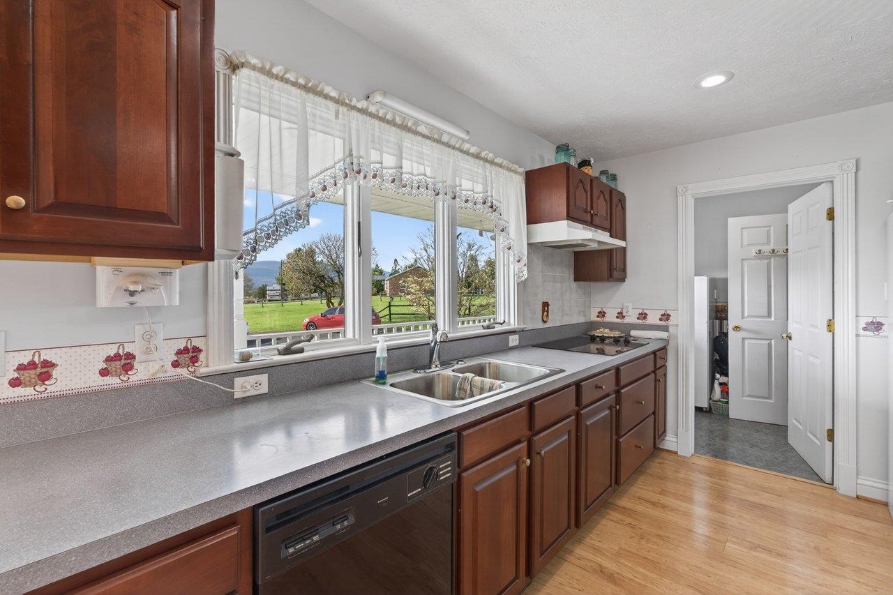 2395 NORTH EAST SIDE HWY, ELKTON, Virginia 22827, 4 Bedrooms Bedrooms, ,4 BathroomsBathrooms,Residential,2395 NORTH EAST SIDE HWY,675584 MLS # 675584