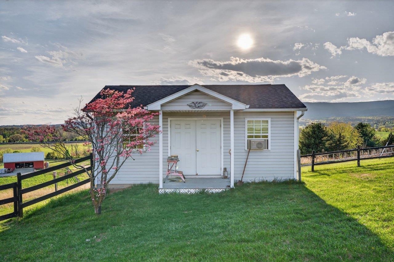 2395 NORTH EAST SIDE HWY, ELKTON, Virginia 22827, 4 Bedrooms Bedrooms, ,4 BathroomsBathrooms,Residential,2395 NORTH EAST SIDE HWY,675584 MLS # 675584