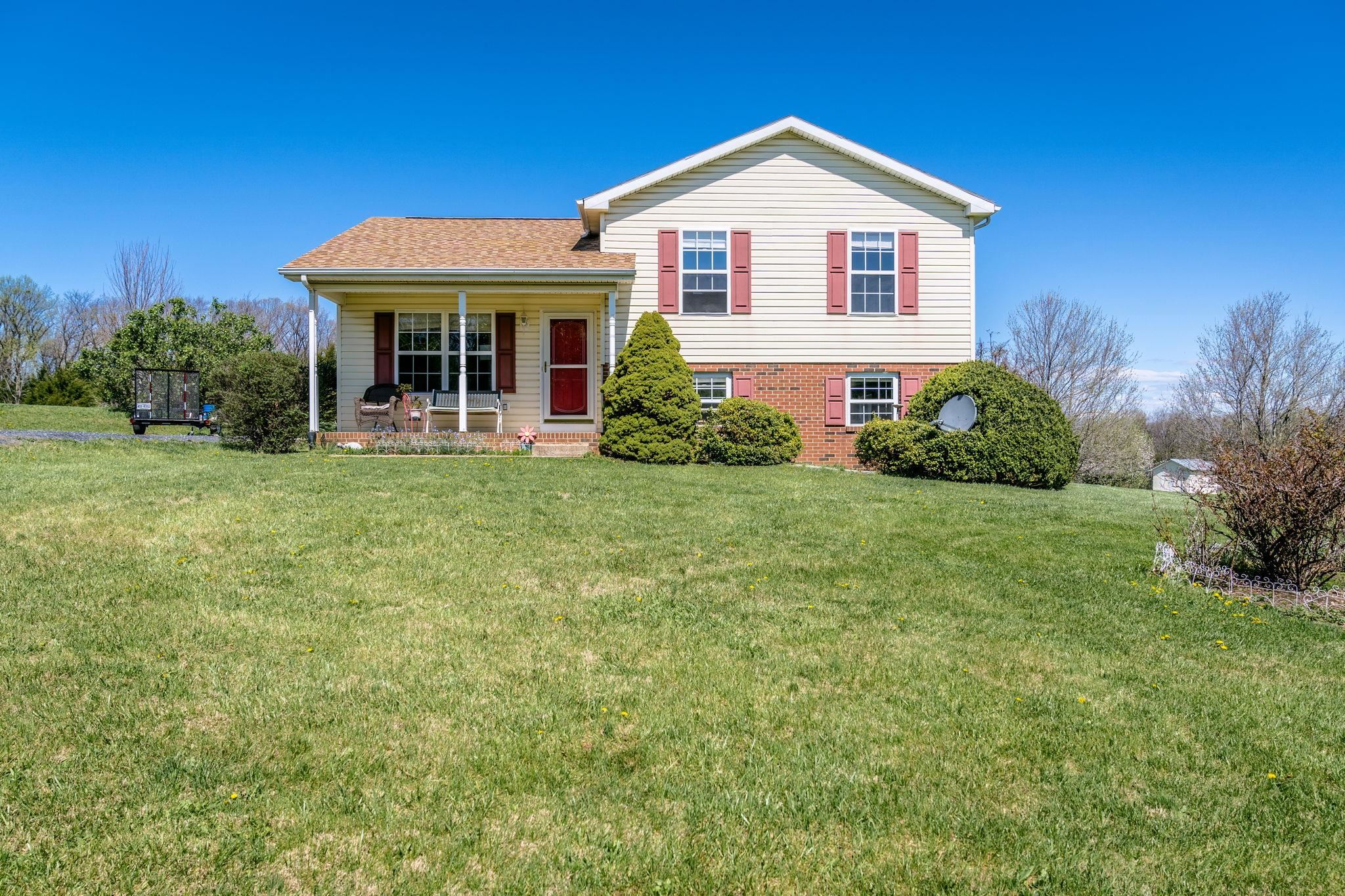 1075 CHESTNUT RIDGE RD, STAUNTON, Virginia 24401, 3 Bedrooms Bedrooms, ,2 BathroomsBathrooms,Residential,1075 CHESTNUT RIDGE RD,675592 MLS # 675592