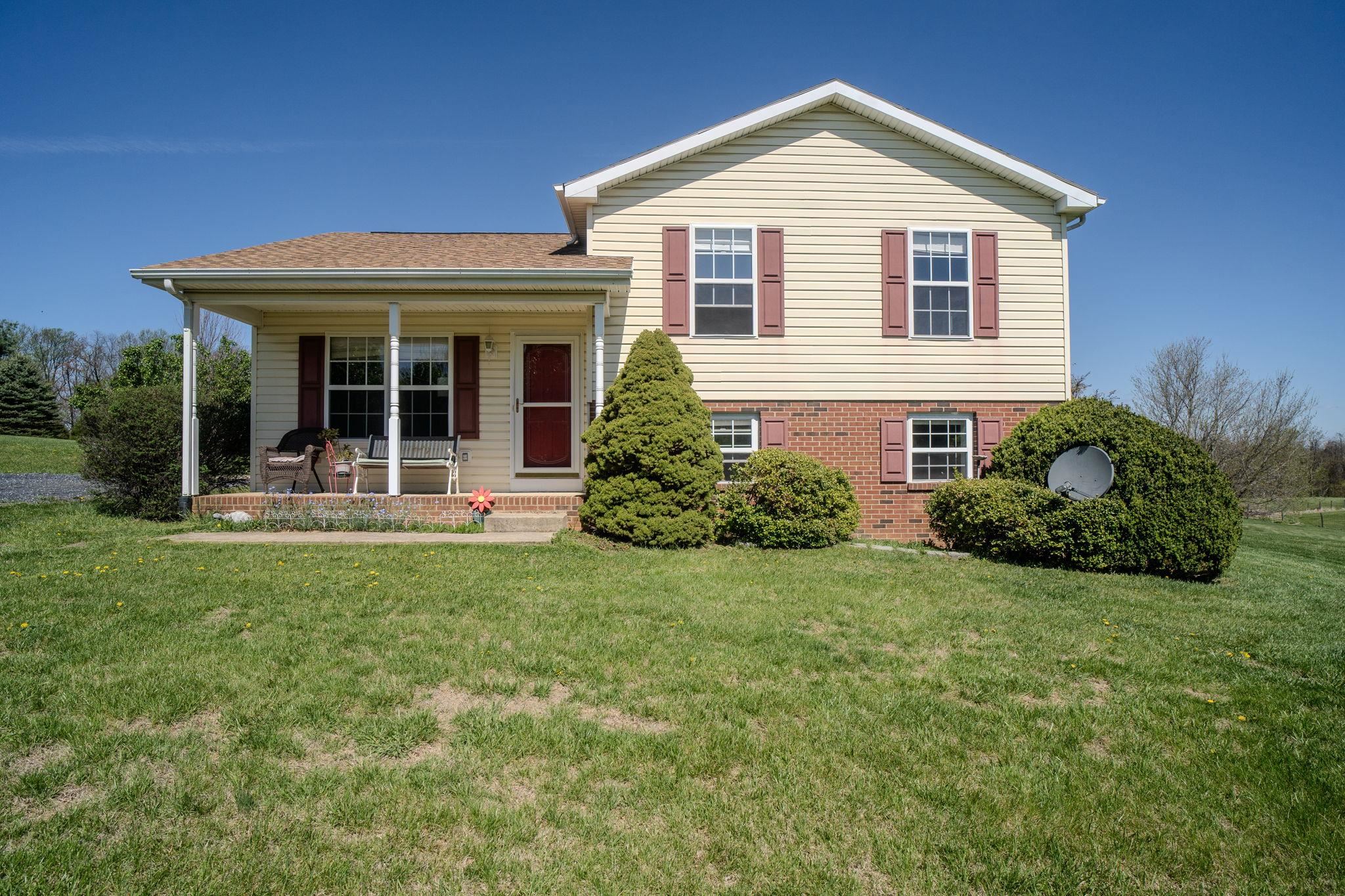 1075 CHESTNUT RIDGE RD, STAUNTON, Virginia 24401, 3 Bedrooms Bedrooms, ,2 BathroomsBathrooms,Residential,1075 CHESTNUT RIDGE RD,675592 MLS # 675592