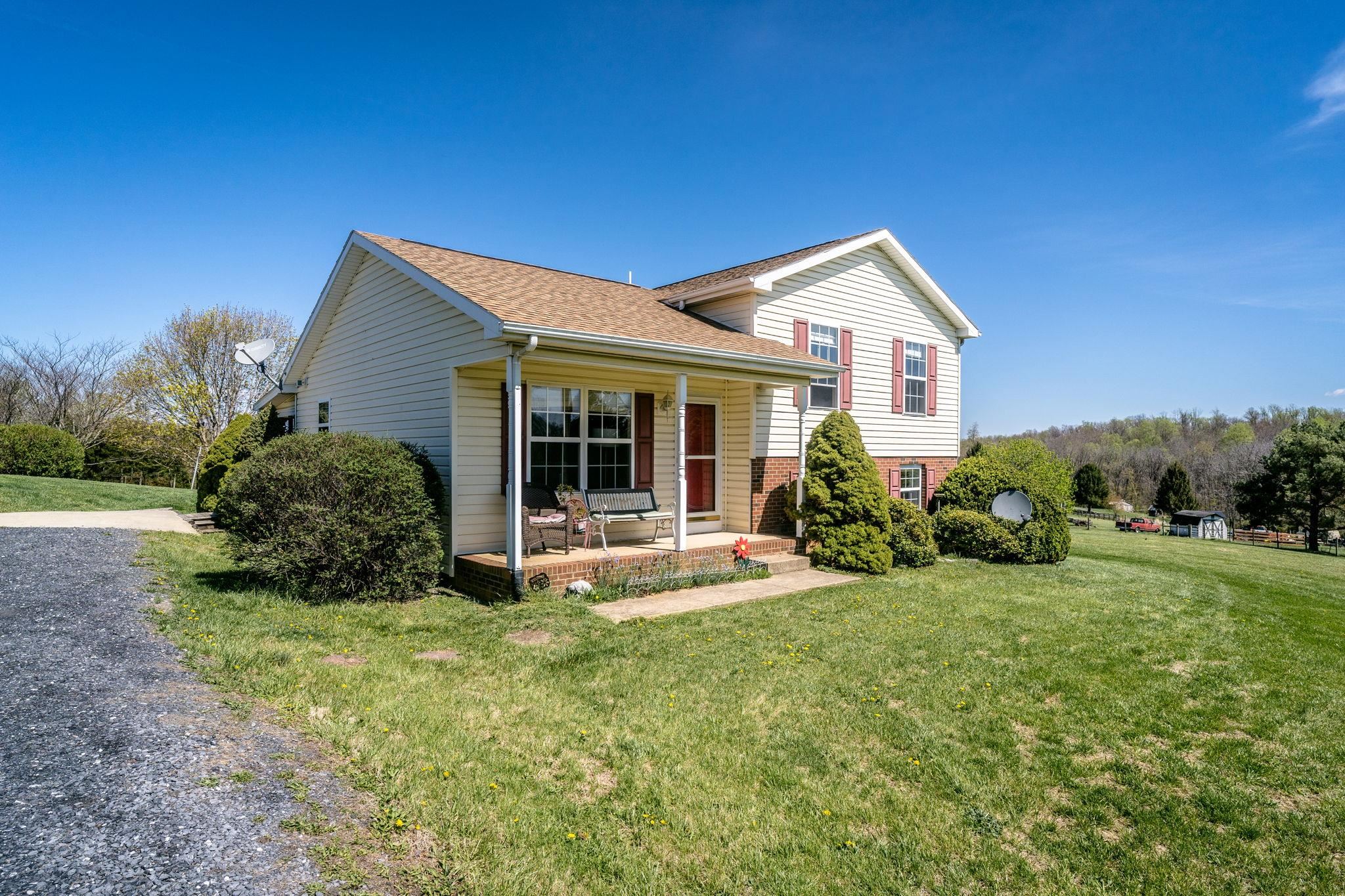 1075 CHESTNUT RIDGE RD, STAUNTON, Virginia 24401, 3 Bedrooms Bedrooms, ,2 BathroomsBathrooms,Residential,1075 CHESTNUT RIDGE RD,675592 MLS # 675592