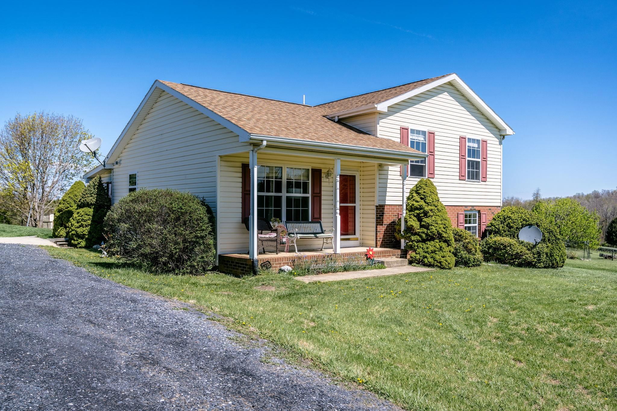1075 CHESTNUT RIDGE RD, STAUNTON, Virginia 24401, 3 Bedrooms Bedrooms, ,2 BathroomsBathrooms,Residential,1075 CHESTNUT RIDGE RD,675592 MLS # 675592