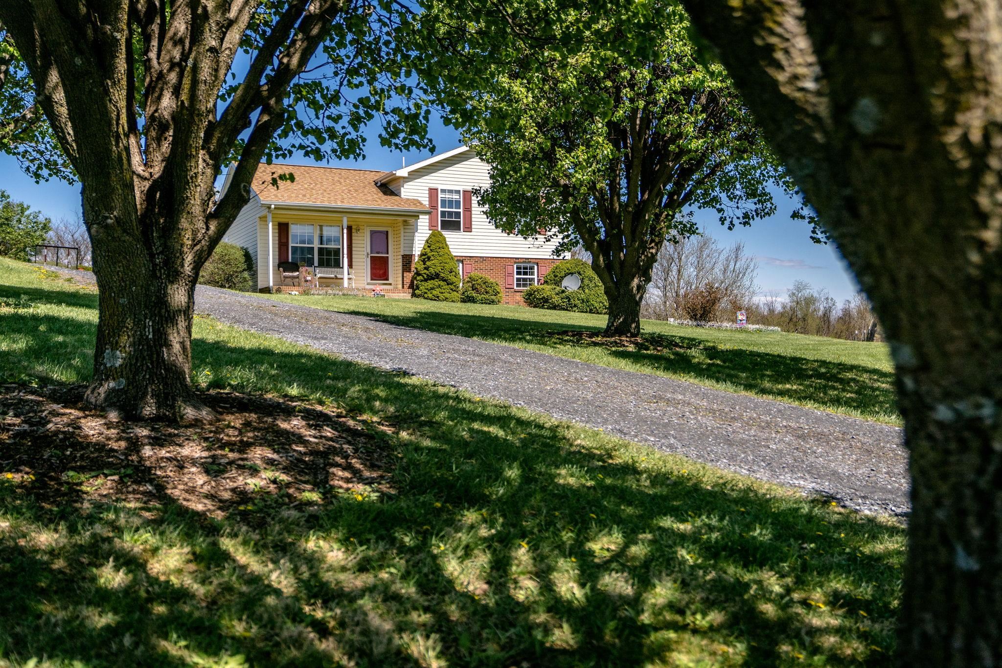 1075 CHESTNUT RIDGE RD, STAUNTON, Virginia 24401, 3 Bedrooms Bedrooms, ,2 BathroomsBathrooms,Residential,1075 CHESTNUT RIDGE RD,675592 MLS # 675592