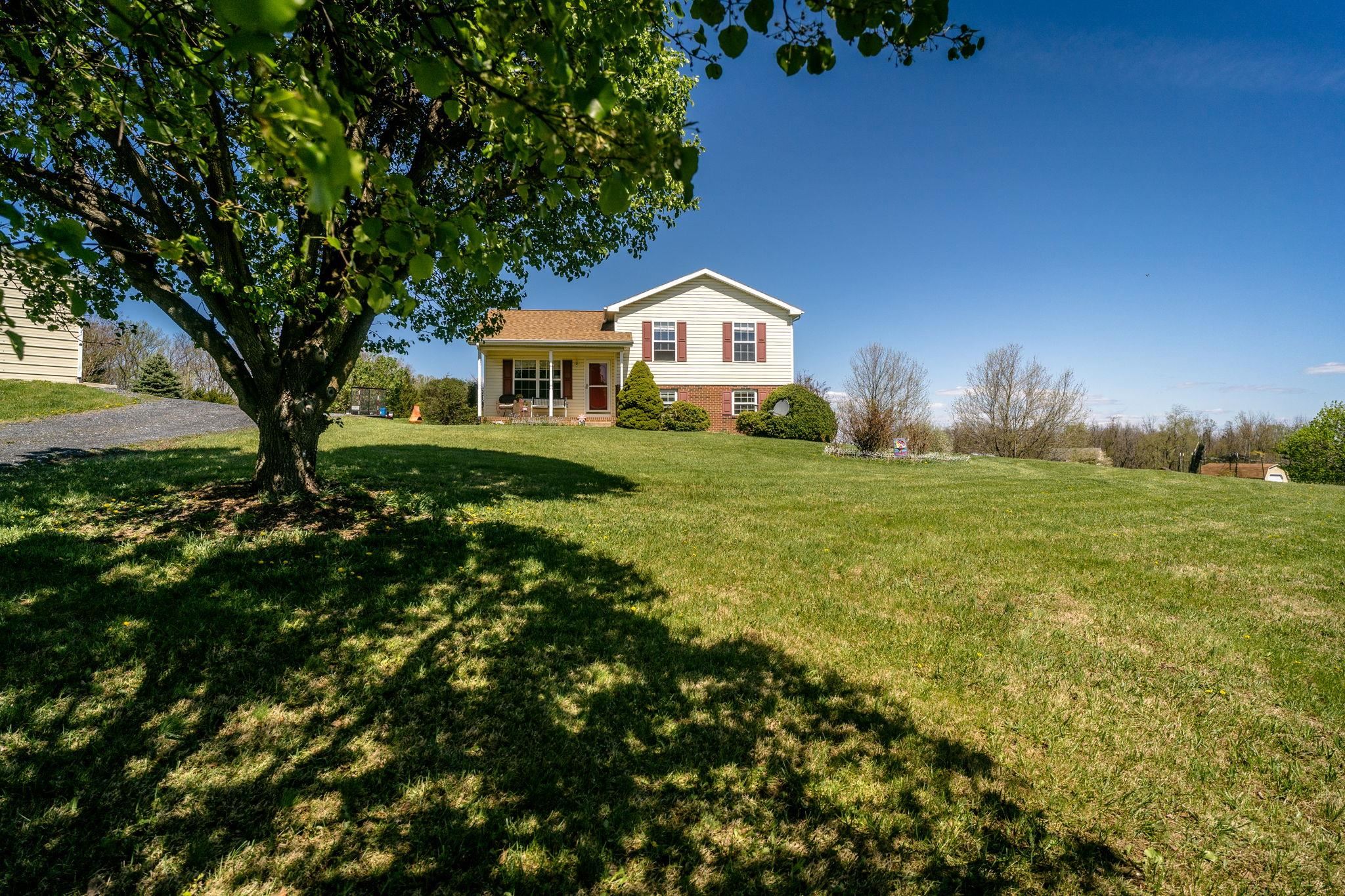 1075 CHESTNUT RIDGE RD, STAUNTON, Virginia 24401, 3 Bedrooms Bedrooms, ,2 BathroomsBathrooms,Residential,1075 CHESTNUT RIDGE RD,675592 MLS # 675592