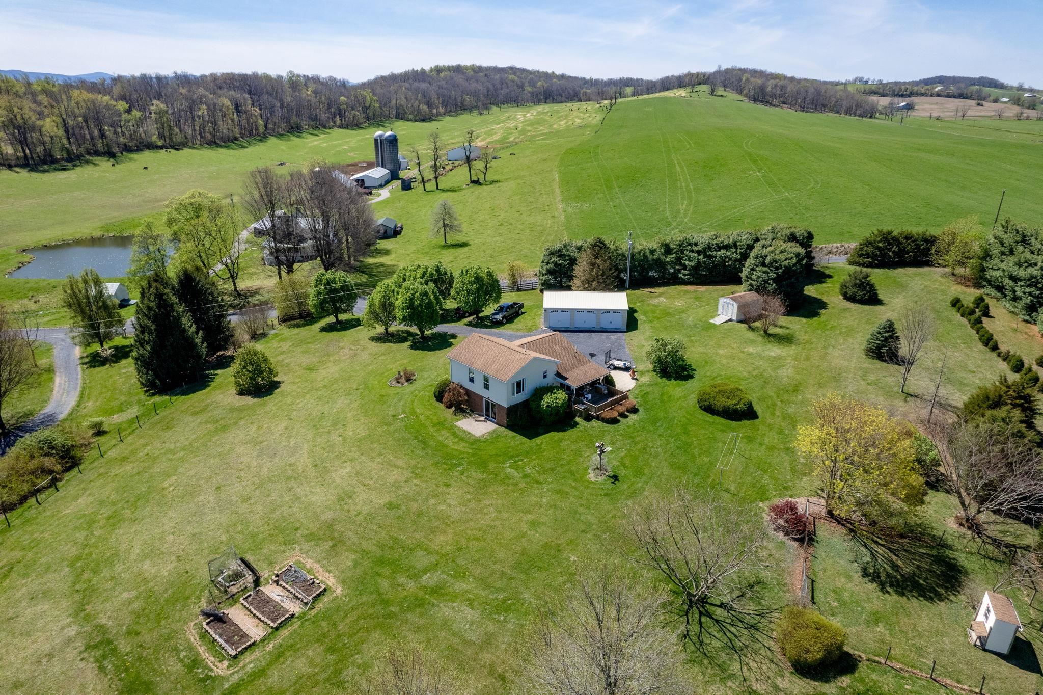 1075 CHESTNUT RIDGE RD, STAUNTON, Virginia 24401, 3 Bedrooms Bedrooms, ,2 BathroomsBathrooms,Residential,1075 CHESTNUT RIDGE RD,675592 MLS # 675592