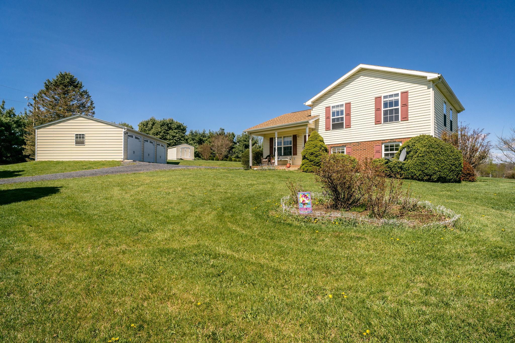 1075 CHESTNUT RIDGE RD, STAUNTON, Virginia 24401, 3 Bedrooms Bedrooms, ,2 BathroomsBathrooms,Residential,1075 CHESTNUT RIDGE RD,675592 MLS # 675592