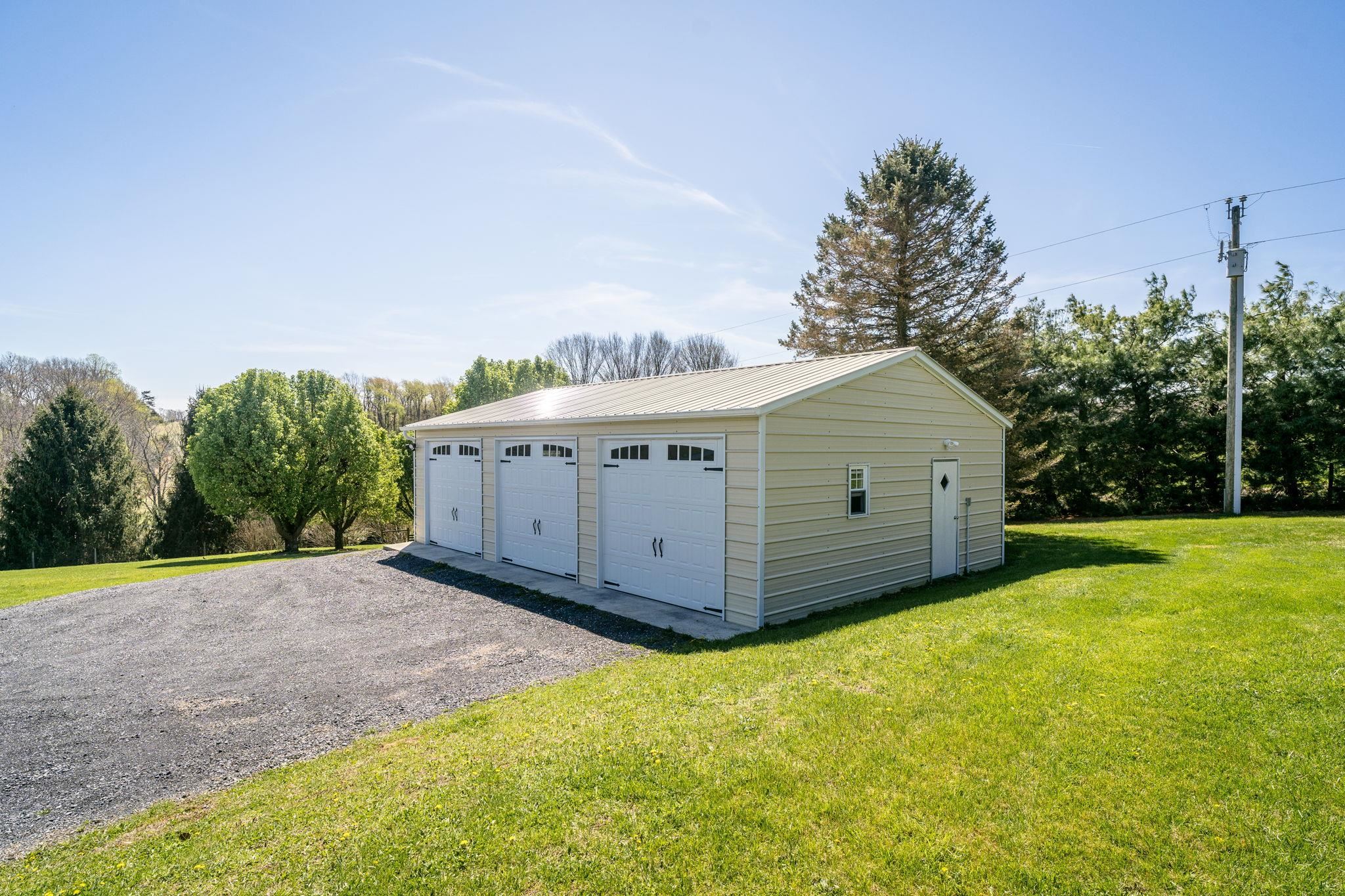 1075 CHESTNUT RIDGE RD, STAUNTON, Virginia 24401, 3 Bedrooms Bedrooms, ,2 BathroomsBathrooms,Residential,1075 CHESTNUT RIDGE RD,675592 MLS # 675592