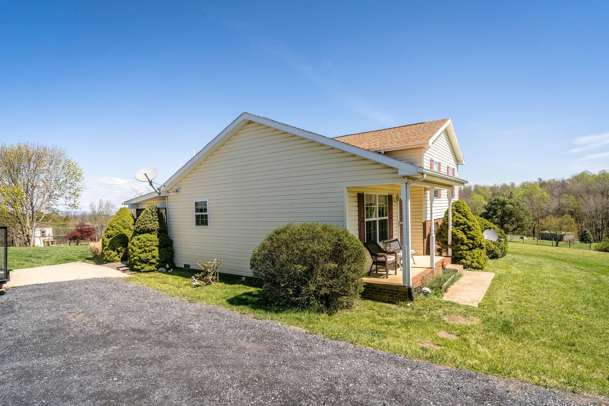 1075 CHESTNUT RIDGE RD, STAUNTON, Virginia 24401, 3 Bedrooms Bedrooms, ,2 BathroomsBathrooms,Residential,1075 CHESTNUT RIDGE RD,675592 MLS # 675592