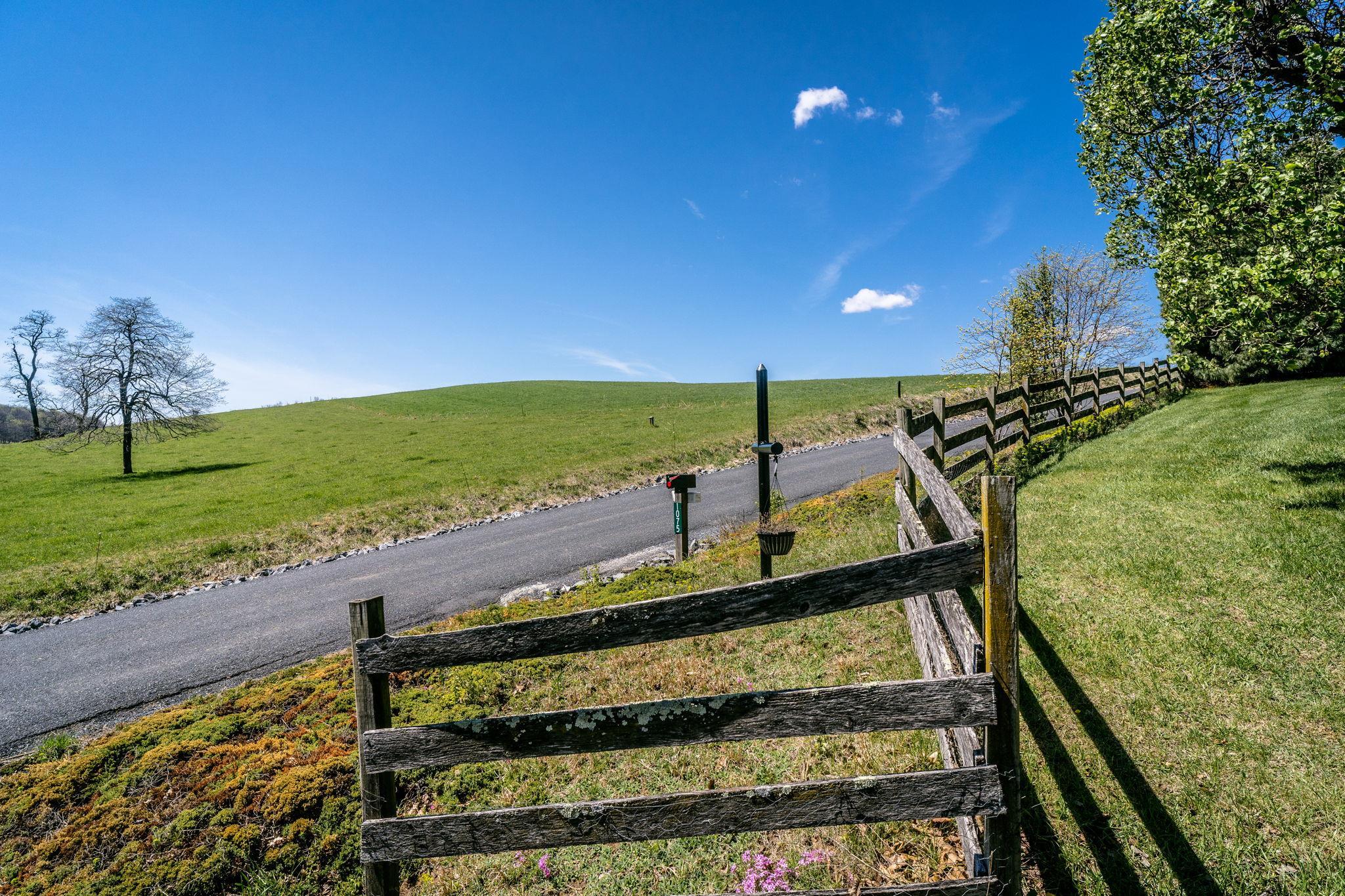 1075 CHESTNUT RIDGE RD, STAUNTON, Virginia 24401, 3 Bedrooms Bedrooms, ,2 BathroomsBathrooms,Residential,1075 CHESTNUT RIDGE RD,675592 MLS # 675592