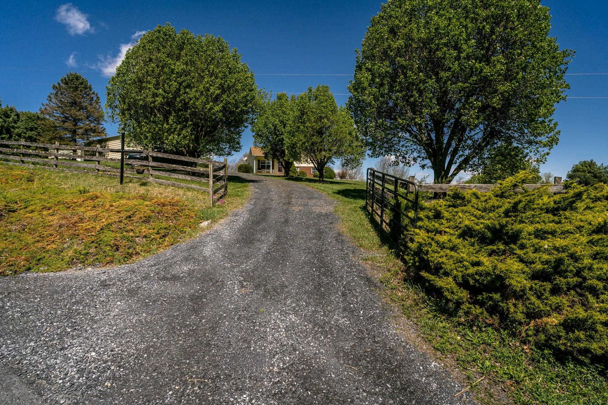 1075 CHESTNUT RIDGE RD, STAUNTON, Virginia 24401, 3 Bedrooms Bedrooms, ,2 BathroomsBathrooms,Residential,1075 CHESTNUT RIDGE RD,675592 MLS # 675592