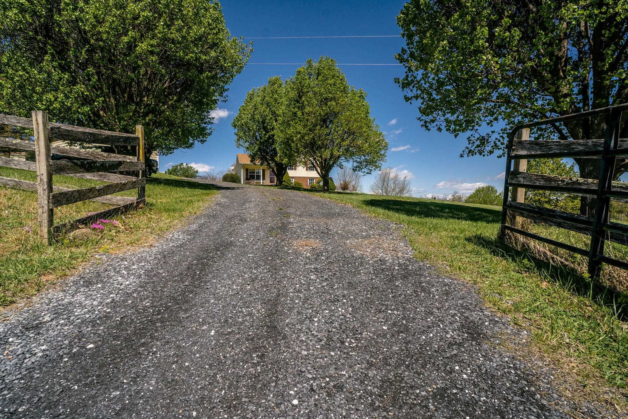 1075 CHESTNUT RIDGE RD, STAUNTON, Virginia 24401, 3 Bedrooms Bedrooms, ,2 BathroomsBathrooms,Residential,1075 CHESTNUT RIDGE RD,675592 MLS # 675592