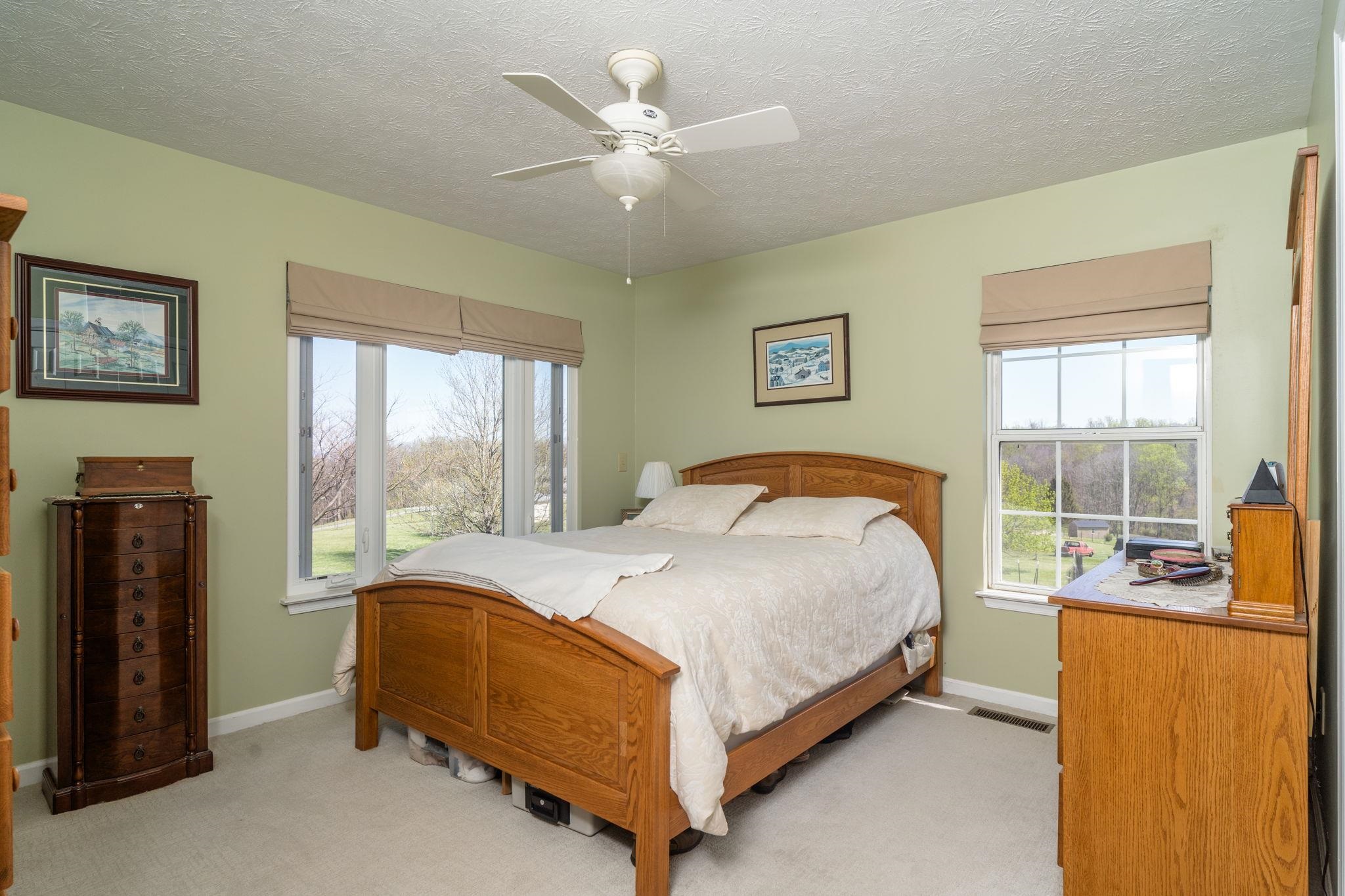 1075 CHESTNUT RIDGE RD, STAUNTON, Virginia 24401, 3 Bedrooms Bedrooms, ,2 BathroomsBathrooms,Residential,1075 CHESTNUT RIDGE RD,675592 MLS # 675592