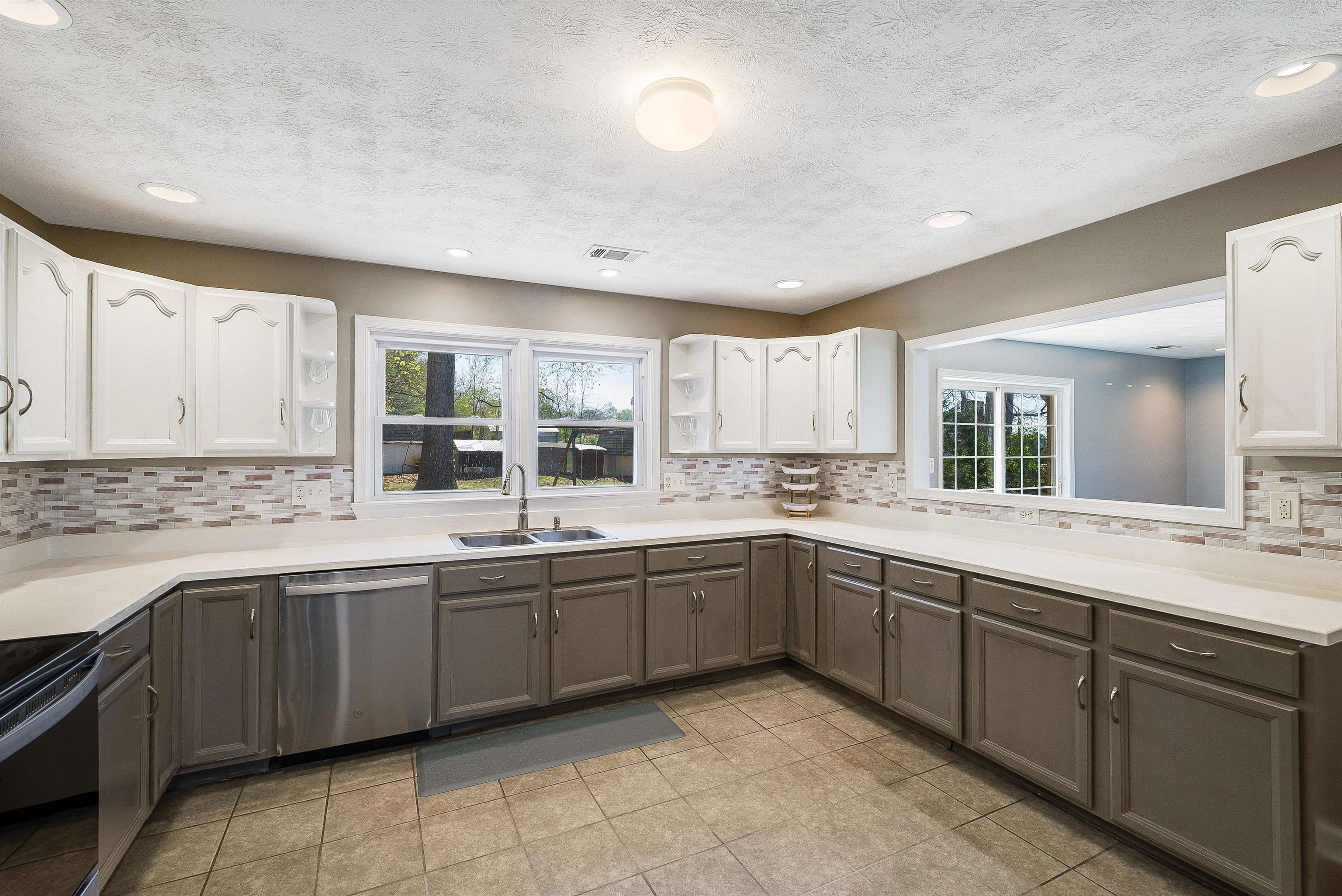 16998 E SUMMIT AVE, ELKTON, Virginia 22827, 5 Bedrooms Bedrooms, ,5 BathroomsBathrooms,Residential,16998 E SUMMIT AVE,675596 MLS # 675596