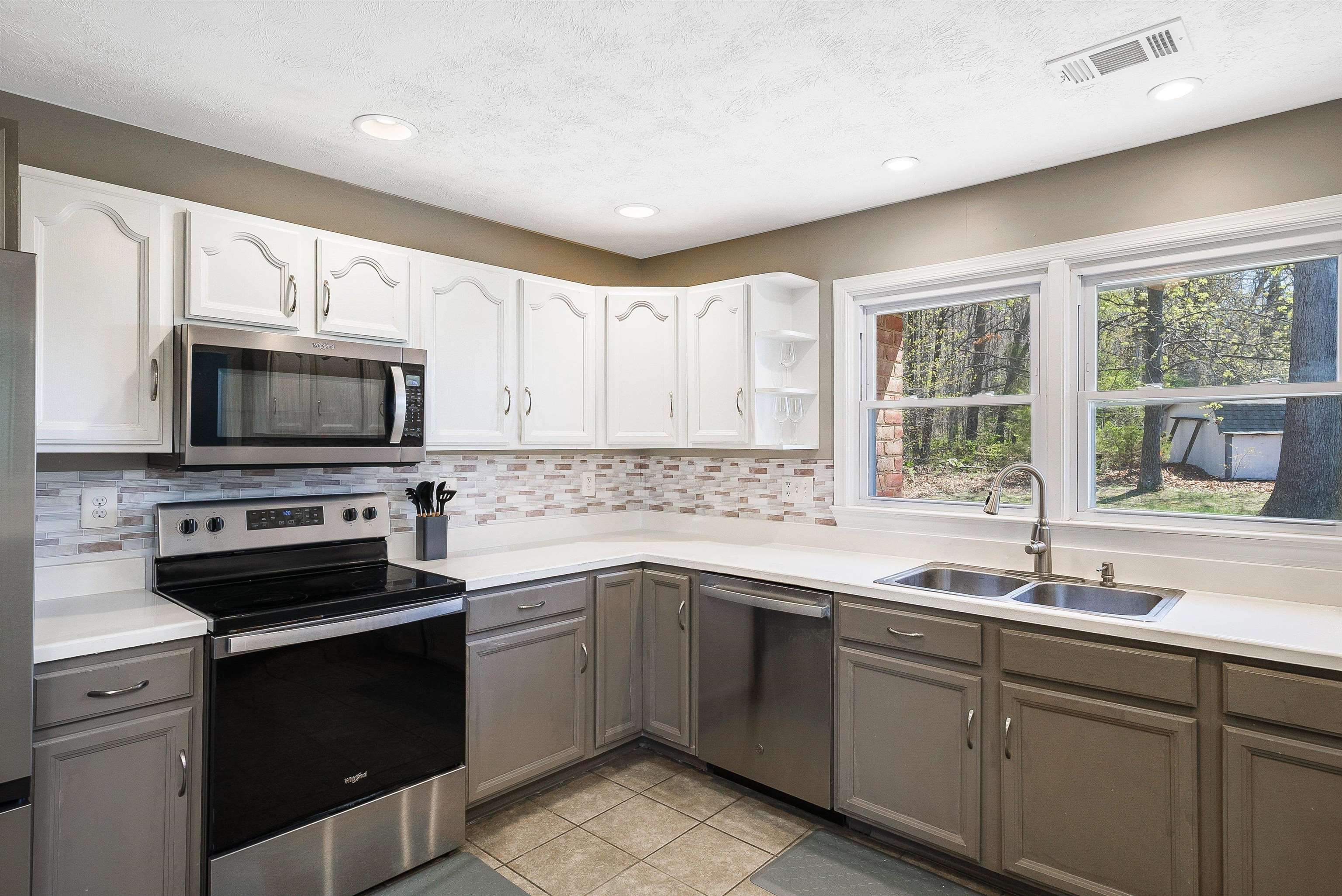 16998 E SUMMIT AVE, ELKTON, Virginia 22827, 5 Bedrooms Bedrooms, ,5 BathroomsBathrooms,Residential,16998 E SUMMIT AVE,675596 MLS # 675596