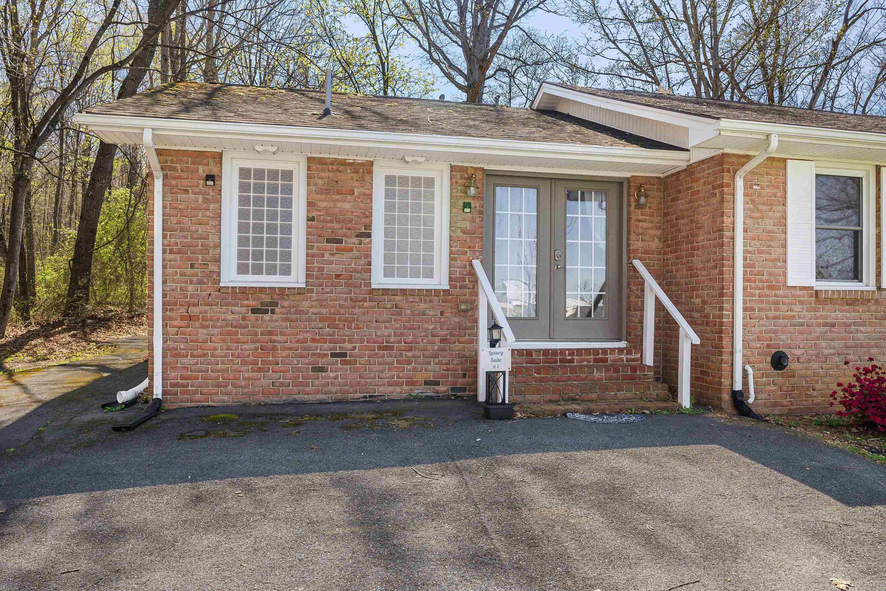 16998 E SUMMIT AVE, ELKTON, Virginia 22827, 5 Bedrooms Bedrooms, ,5 BathroomsBathrooms,Residential,16998 E SUMMIT AVE,675596 MLS # 675596