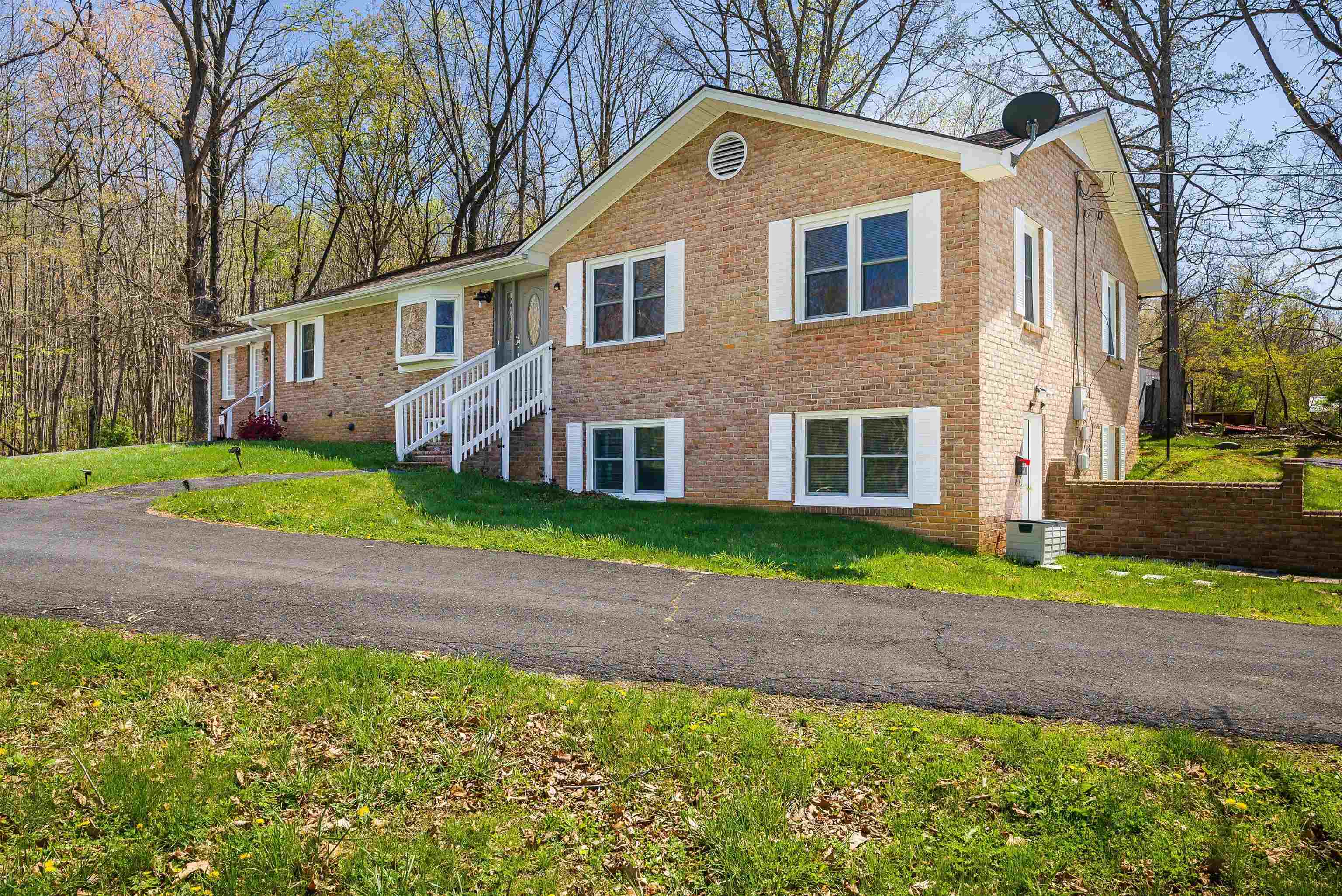 16998 E SUMMIT AVE, ELKTON, Virginia 22827, 5 Bedrooms Bedrooms, ,5 BathroomsBathrooms,Residential,16998 E SUMMIT AVE,675596 MLS # 675596