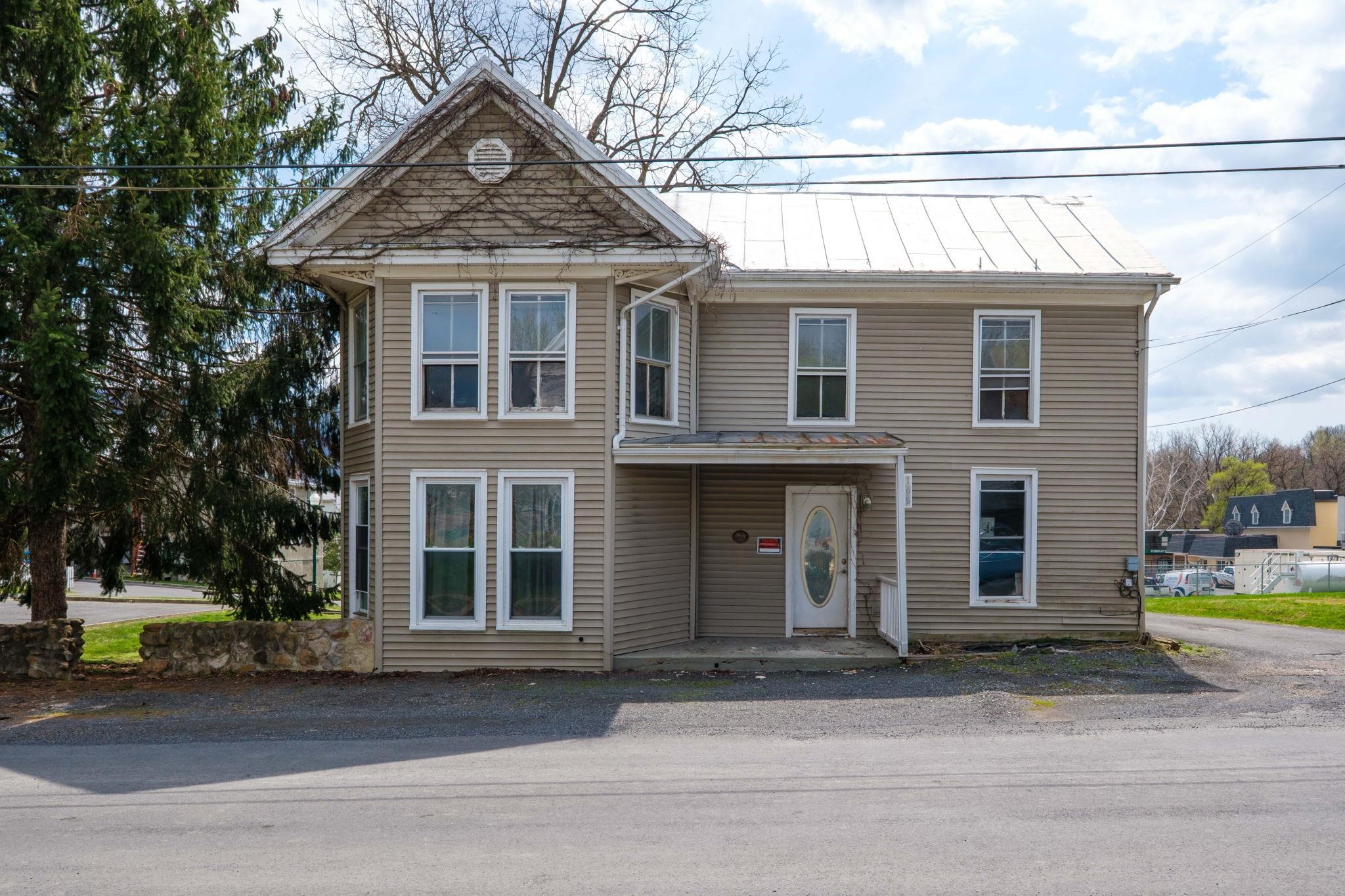 105 S HIGH ST, EDINBURG, Virginia 22842, 3 Bedrooms Bedrooms, ,1 BathroomBathrooms,Residential,105 S HIGH ST,675598 MLS # 675598