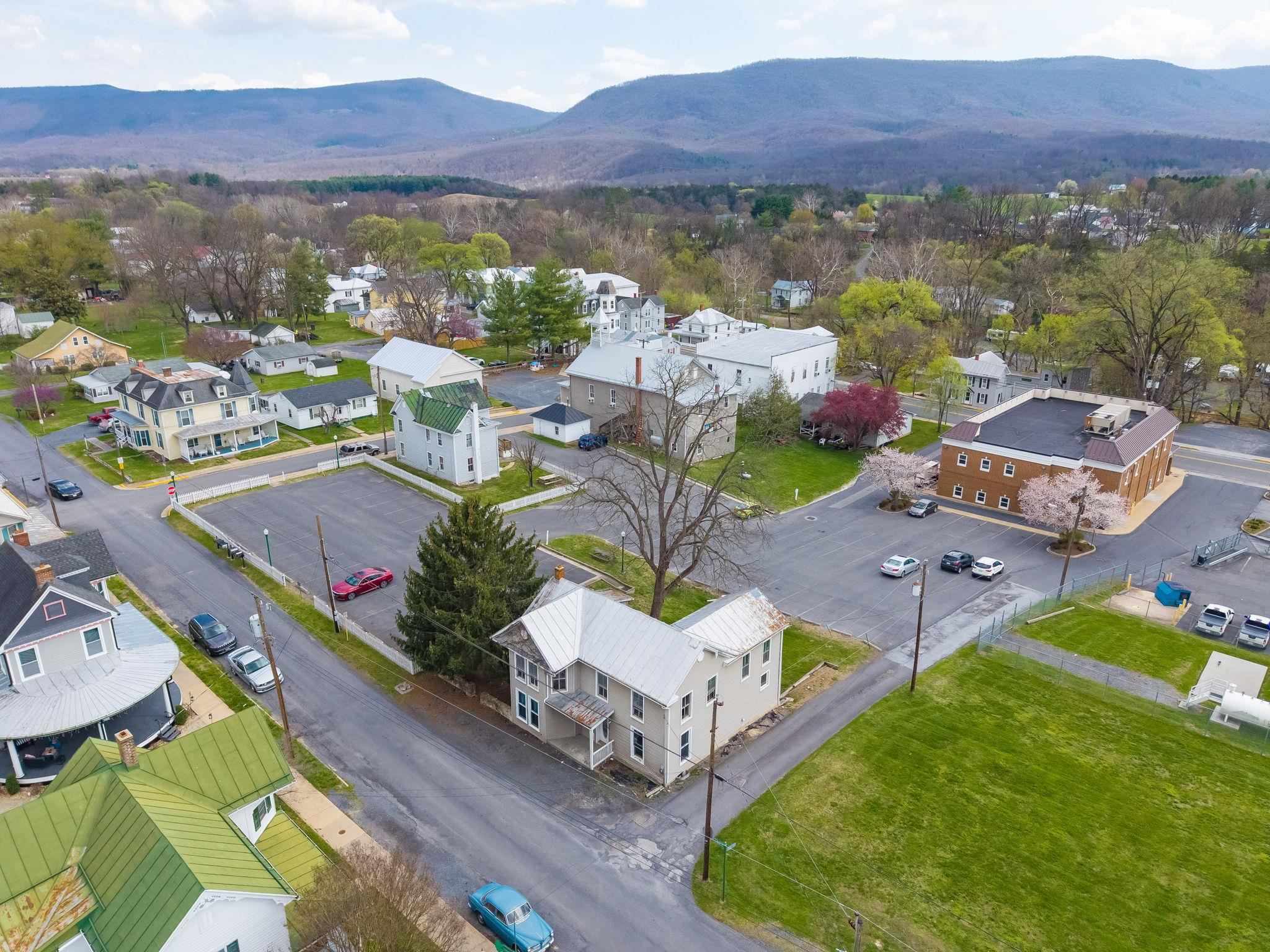 105 S HIGH ST, EDINBURG, Virginia 22842, 3 Bedrooms Bedrooms, ,1 BathroomBathrooms,Residential,105 S HIGH ST,675598 MLS # 675598