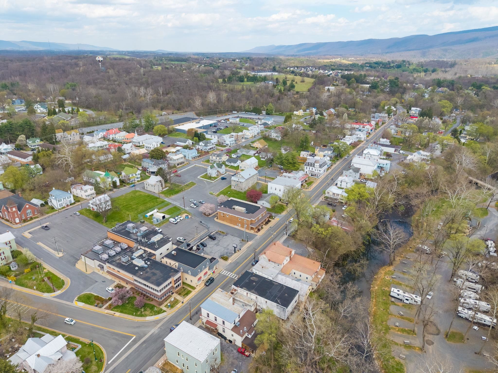 105 S HIGH ST, EDINBURG, Virginia 22842, 3 Bedrooms Bedrooms, ,1 BathroomBathrooms,Residential,105 S HIGH ST,675598 MLS # 675598