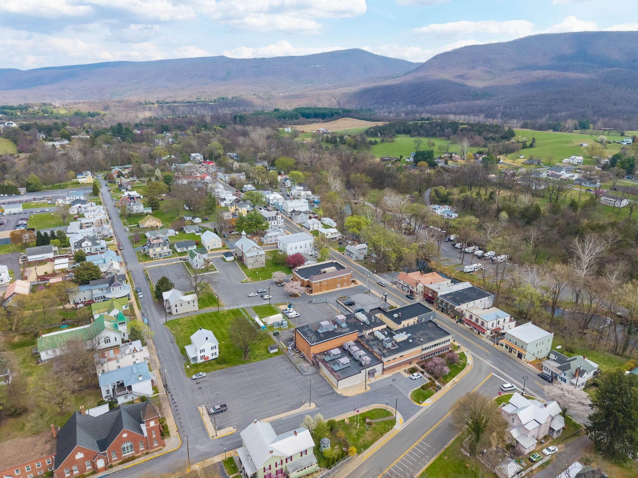 105 S HIGH ST, EDINBURG, Virginia 22842, 3 Bedrooms Bedrooms, ,1 BathroomBathrooms,Residential,105 S HIGH ST,675598 MLS # 675598