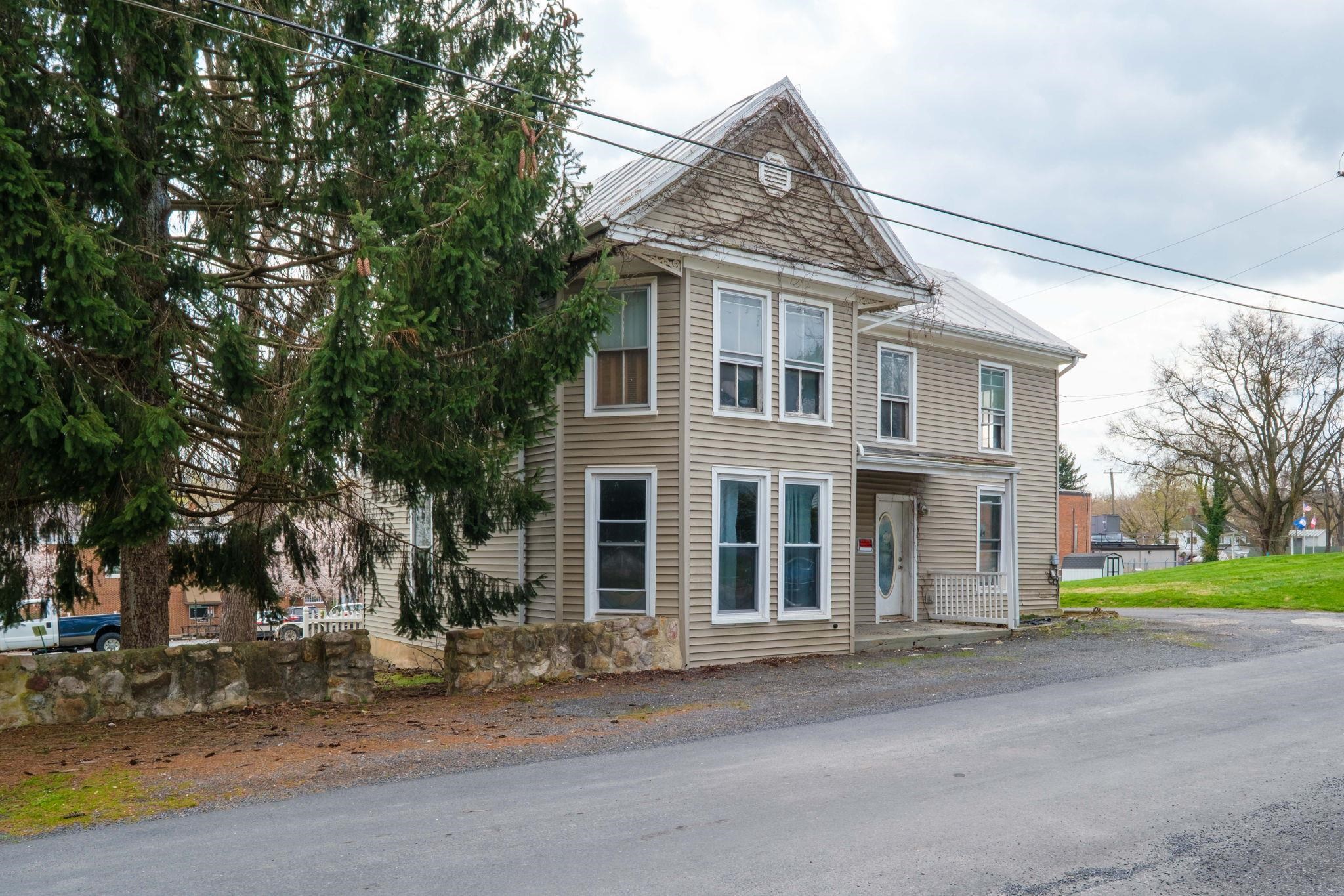 105 S HIGH ST, EDINBURG, Virginia 22842, 3 Bedrooms Bedrooms, ,1 BathroomBathrooms,Residential,105 S HIGH ST,675598 MLS # 675598