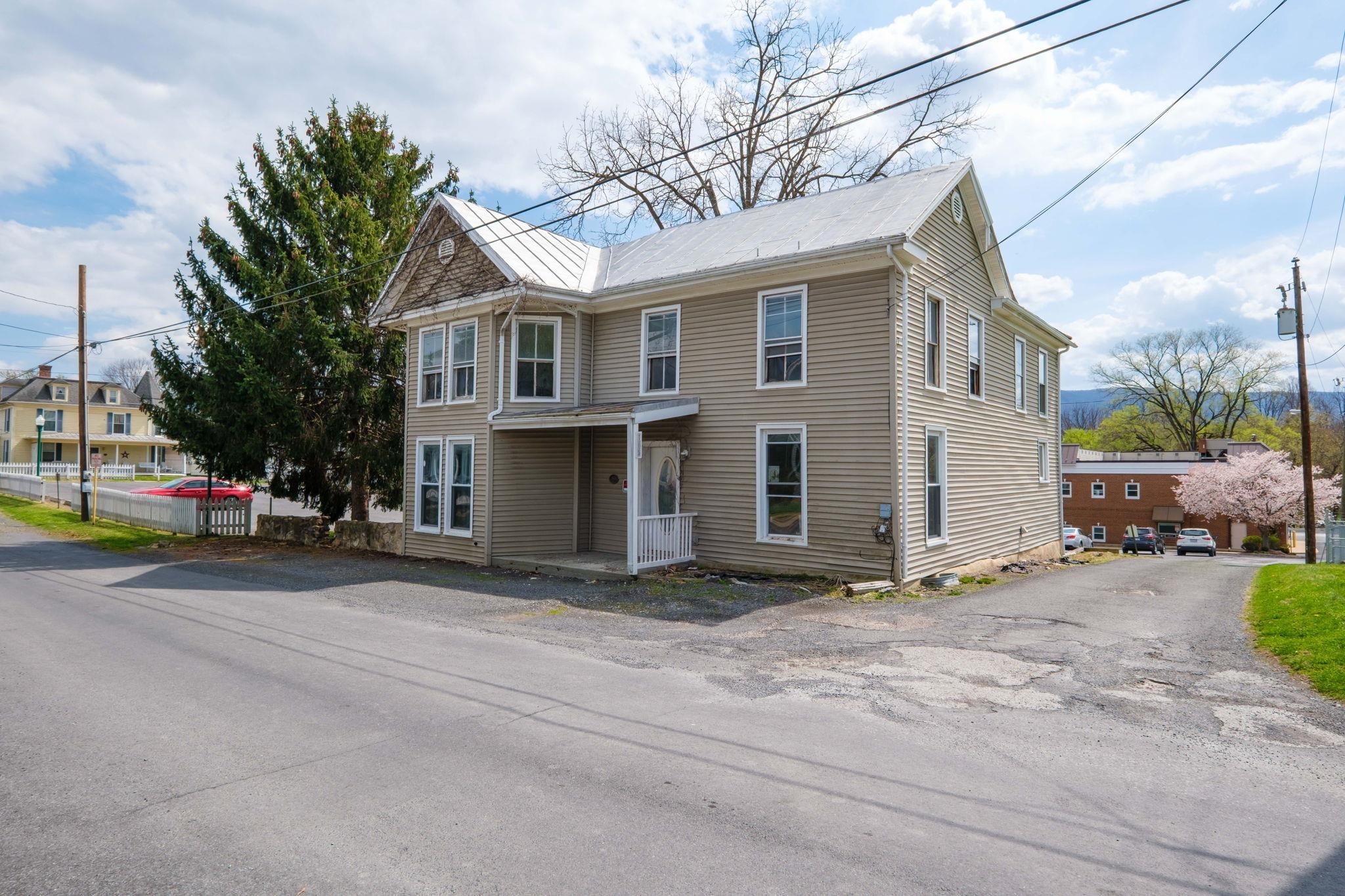 105 S HIGH ST, EDINBURG, Virginia 22842, 3 Bedrooms Bedrooms, ,1 BathroomBathrooms,Residential,105 S HIGH ST,675598 MLS # 675598