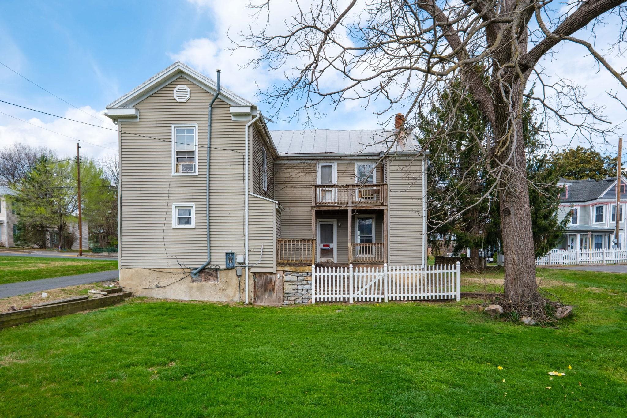 105 S HIGH ST, EDINBURG, Virginia 22842, 3 Bedrooms Bedrooms, ,1 BathroomBathrooms,Residential,105 S HIGH ST,675598 MLS # 675598