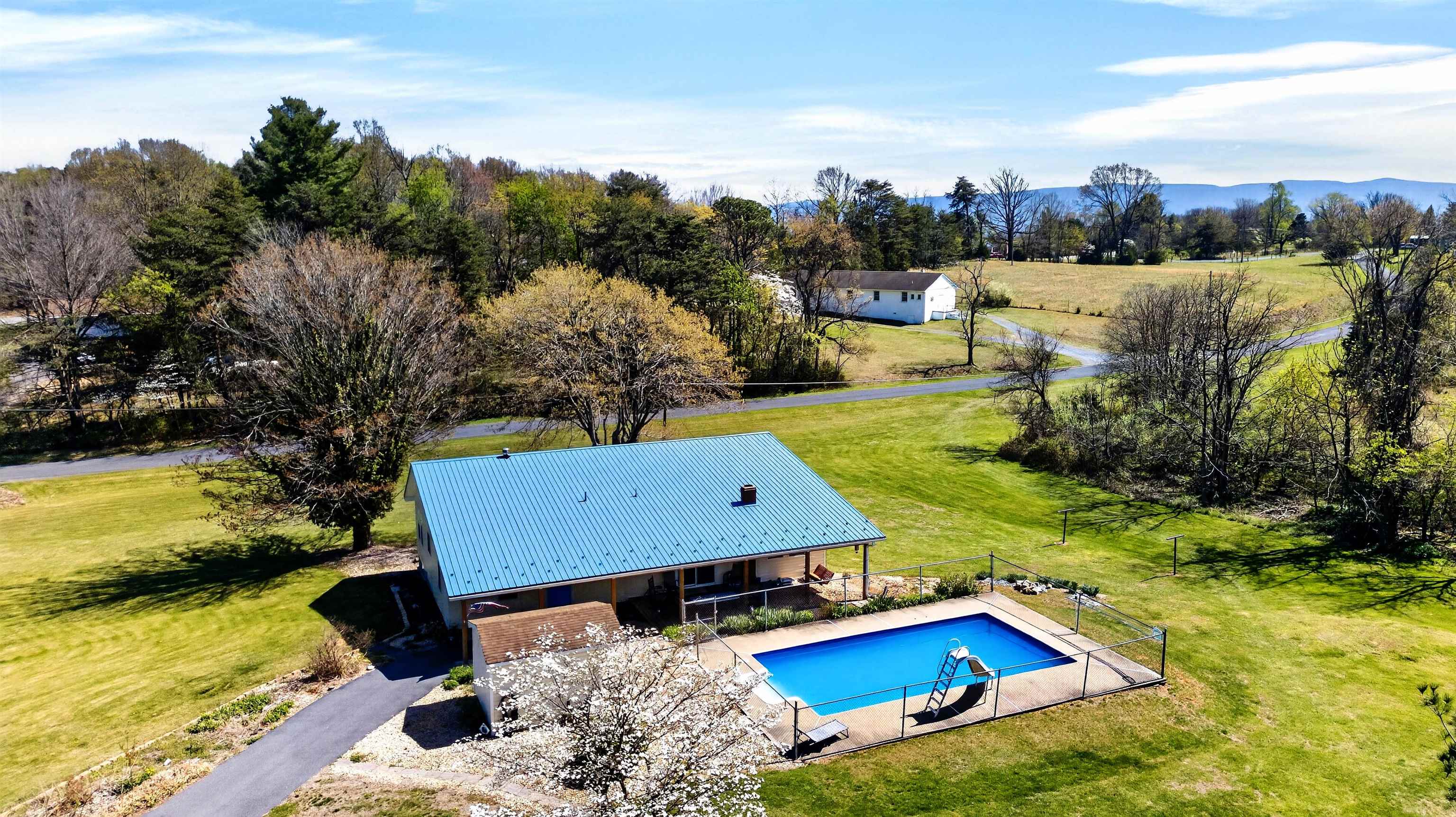 22 OAK RIDGE LN, STAUNTON, Virginia 24401, 2 Bedrooms Bedrooms, ,2 BathroomsBathrooms,Residential,22 OAK RIDGE LN,675602 MLS # 675602