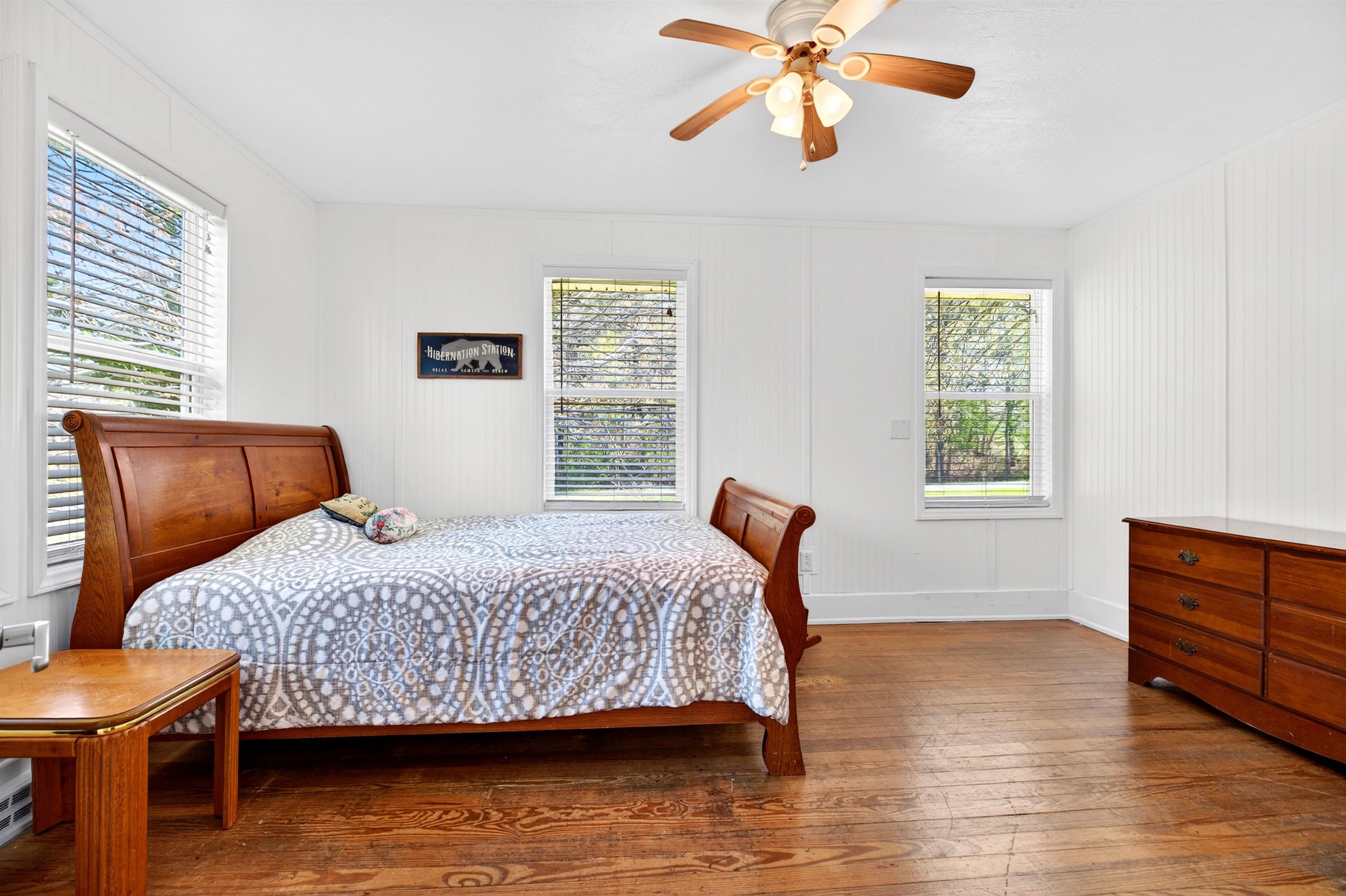 Comfortable secondary bedroom with natural light and flexible use as a guest room, office, or additional living space.