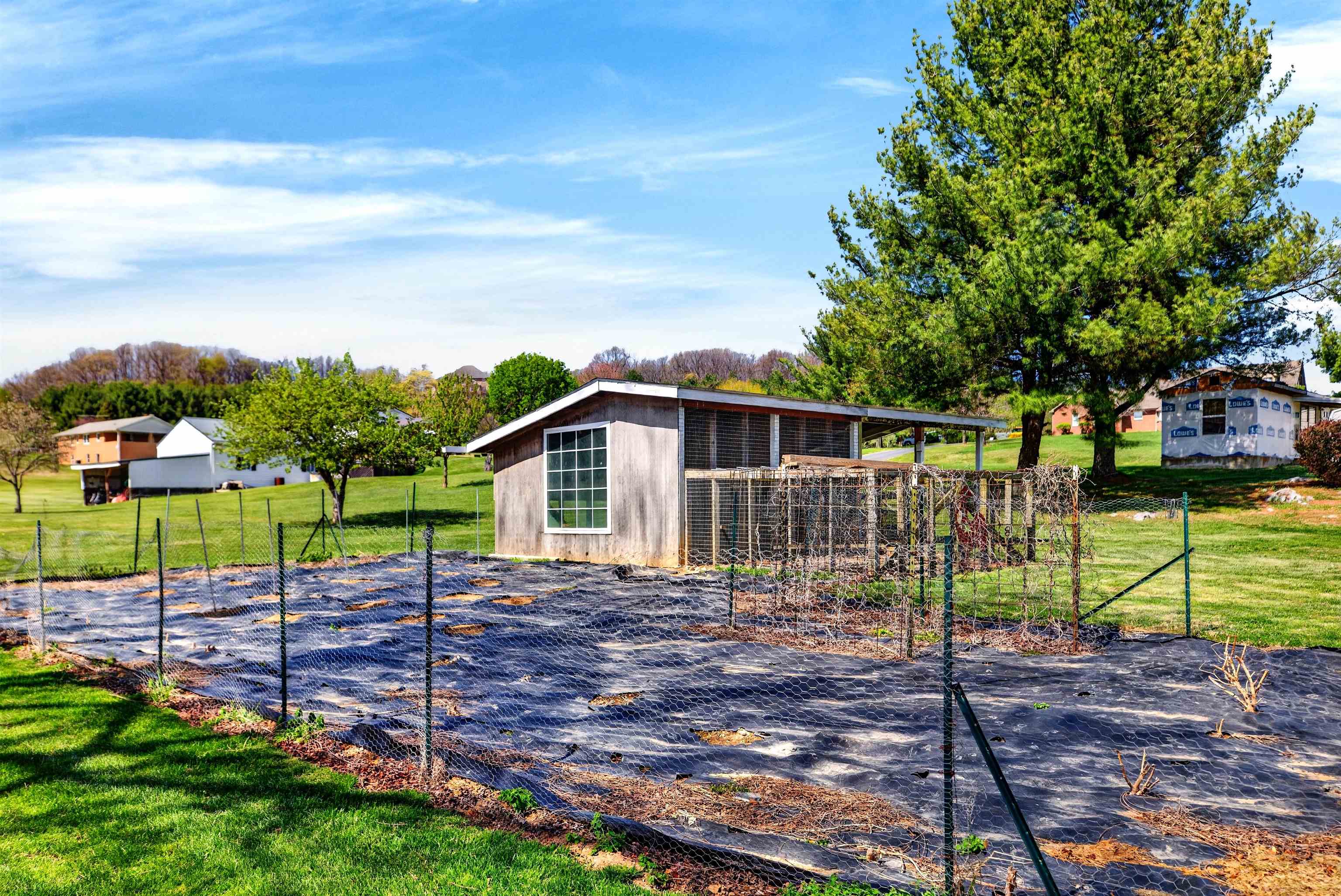 22 OAK RIDGE LN, STAUNTON, Virginia 24401, 2 Bedrooms Bedrooms, ,2 BathroomsBathrooms,Residential,22 OAK RIDGE LN,675602 MLS # 675602