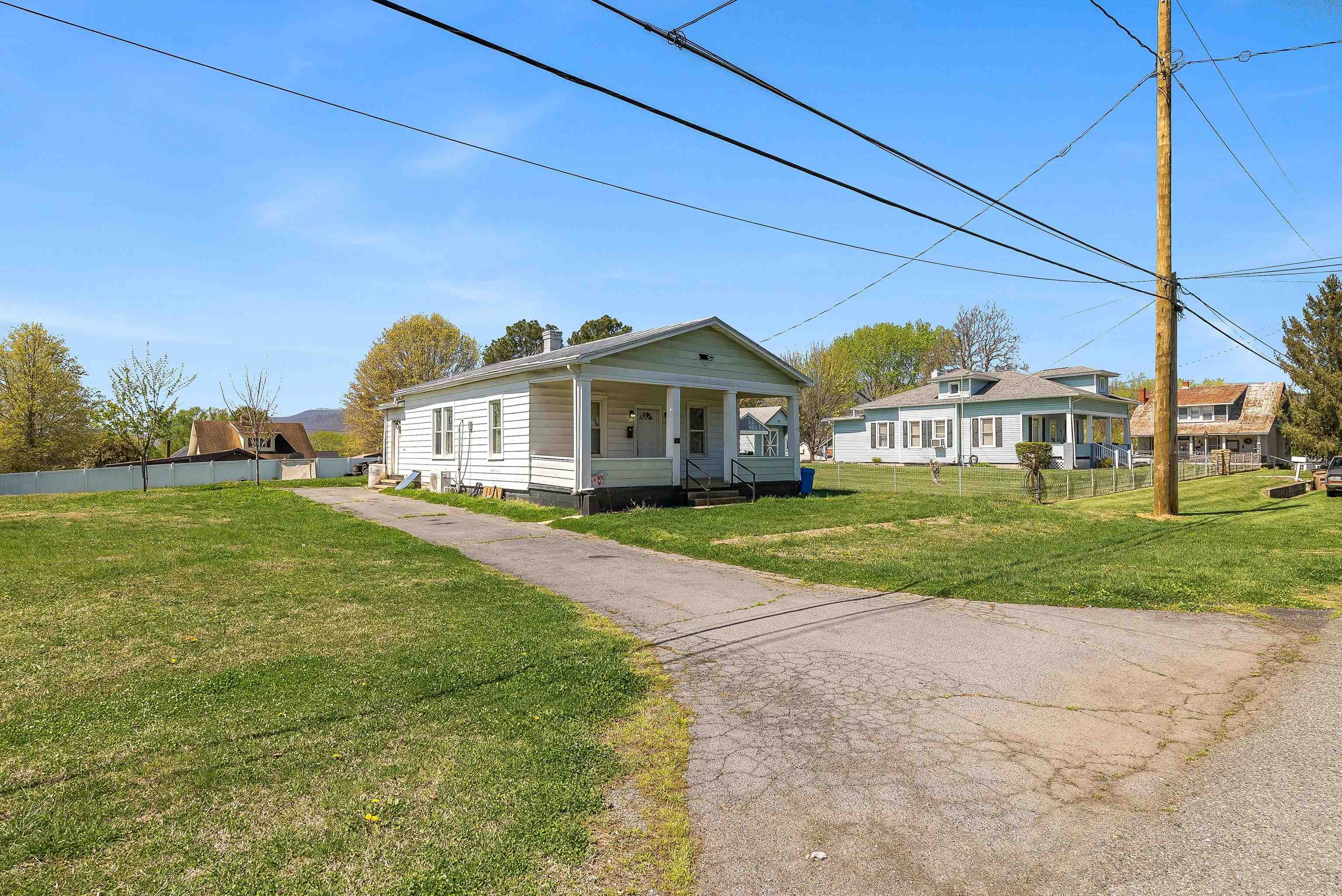 505 EIGHTH ST, SHENANDOAH, Virginia 22849, 2 Bedrooms Bedrooms, ,1 BathroomBathrooms,Residential,505 EIGHTH ST,675609 MLS # 675609