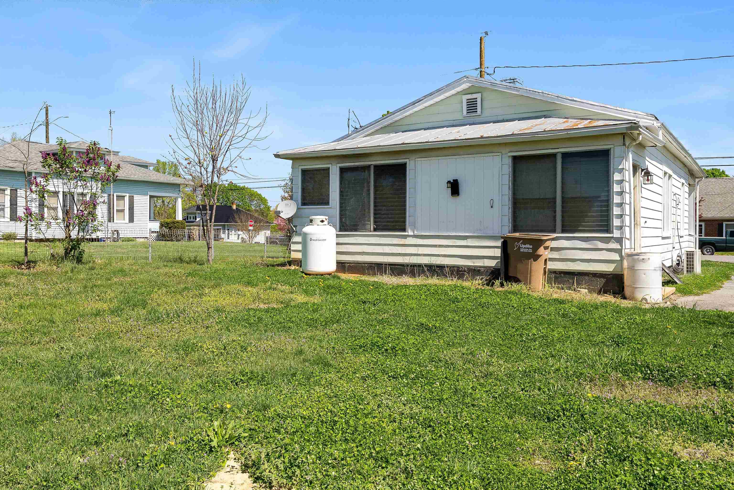 505 EIGHTH ST, SHENANDOAH, Virginia 22849, 2 Bedrooms Bedrooms, ,1 BathroomBathrooms,Residential,505 EIGHTH ST,675609 MLS # 675609