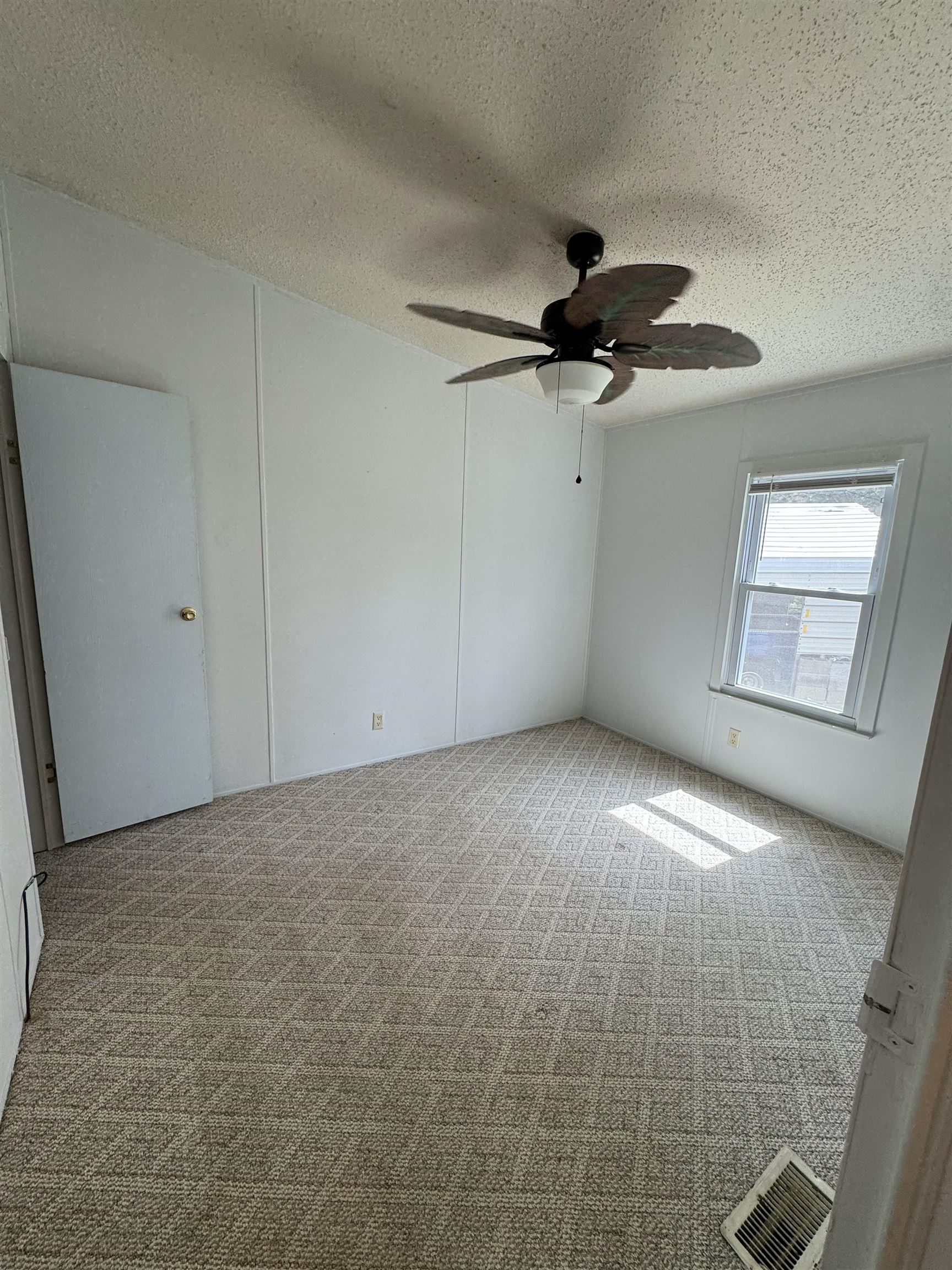 67 BOTTOM LN, LYNDHURST, Virginia 22952, 3 Bedrooms Bedrooms, ,2 BathroomsBathrooms,Residential,67 BOTTOM LN,675613 MLS # 675613