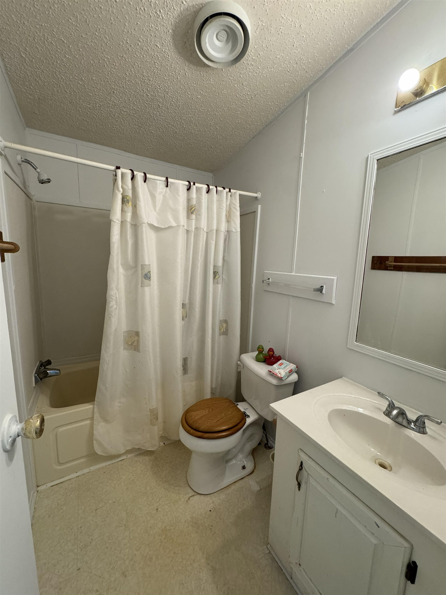 67 BOTTOM LN, LYNDHURST, Virginia 22952, 3 Bedrooms Bedrooms, ,2 BathroomsBathrooms,Residential,67 BOTTOM LN,675613 MLS # 675613