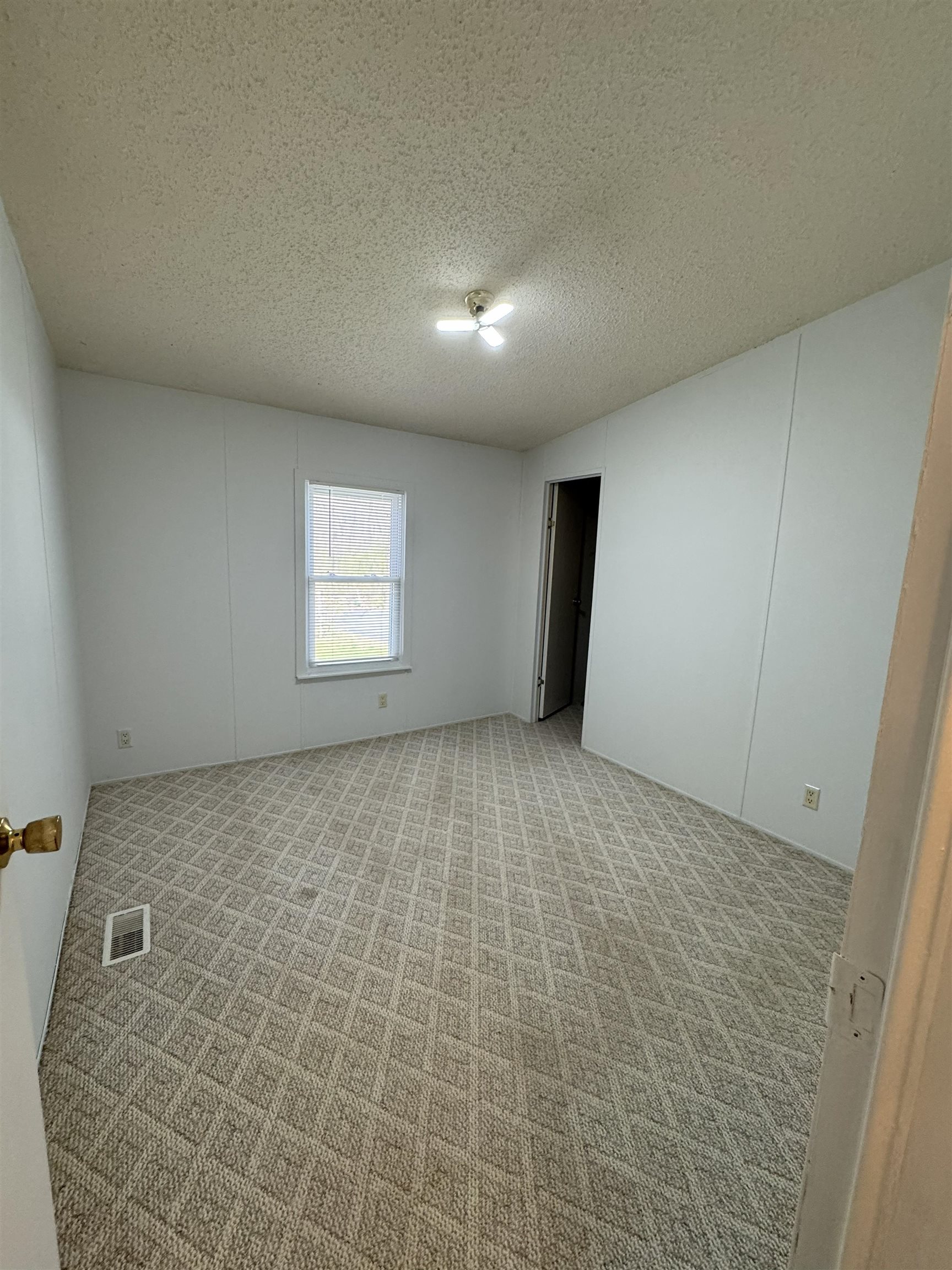 67 BOTTOM LN, LYNDHURST, Virginia 22952, 3 Bedrooms Bedrooms, ,2 BathroomsBathrooms,Residential,67 BOTTOM LN,675613 MLS # 675613